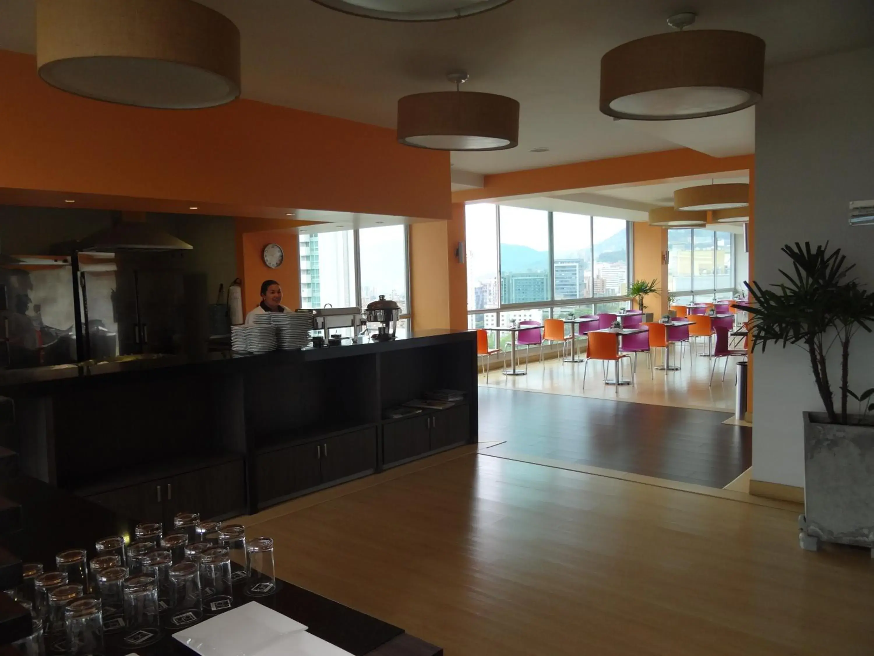 Restaurant/places to eat in Hotel bh El Poblado