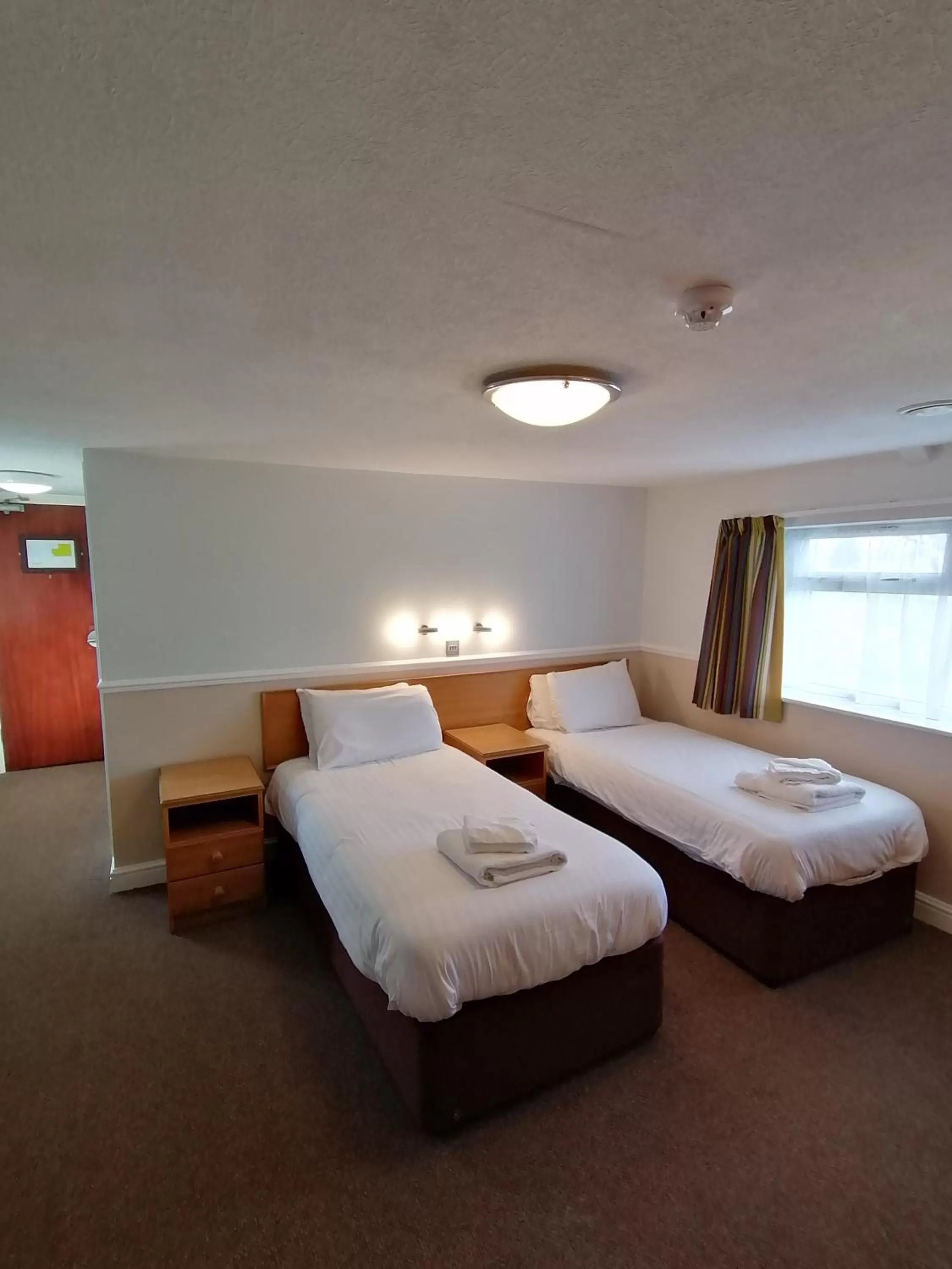 Bedroom, Bed in North Shore Hotel