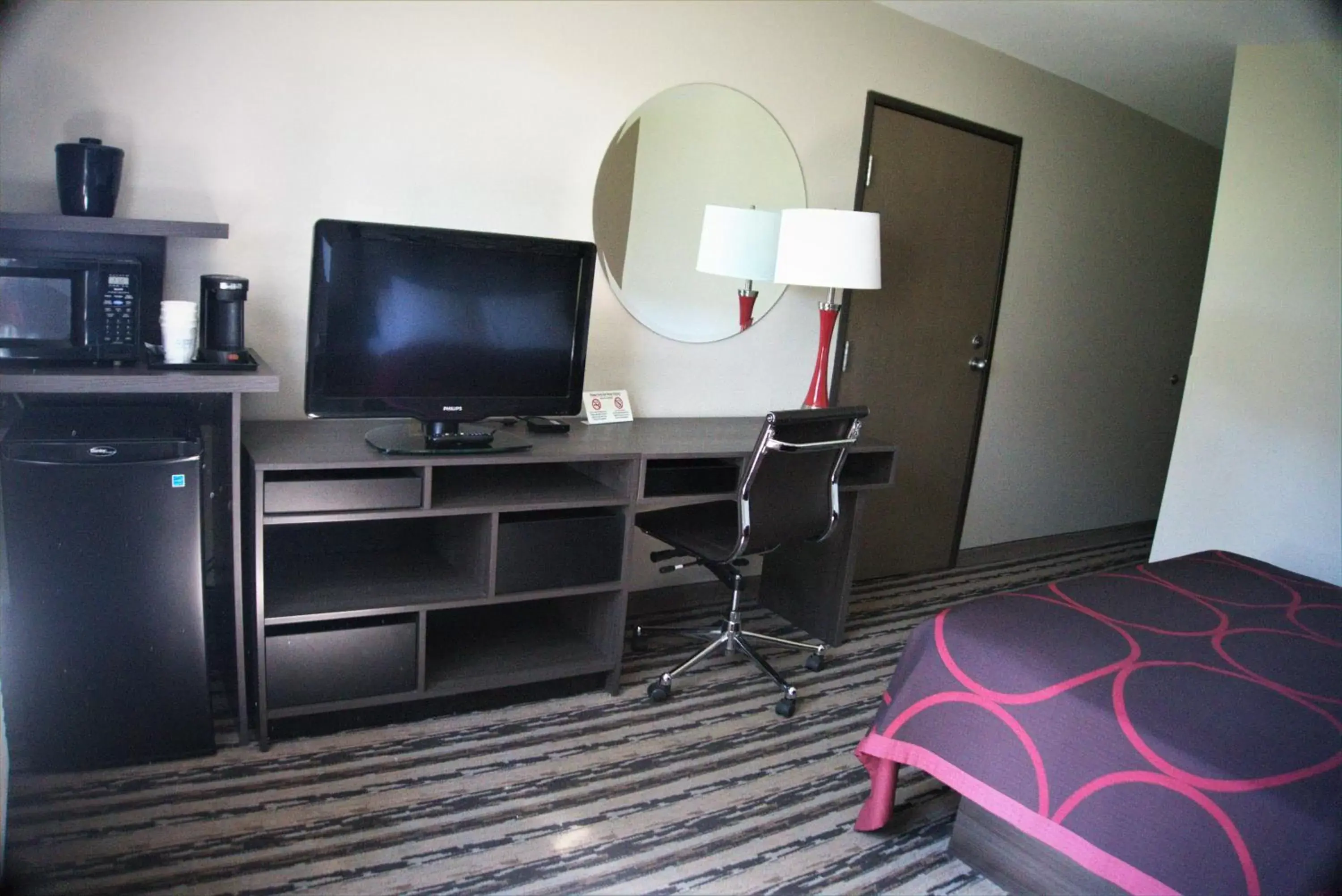 Photo of the whole room, TV/Entertainment Center in Super 8 by Wyndham Spirit Lake/Okoboji