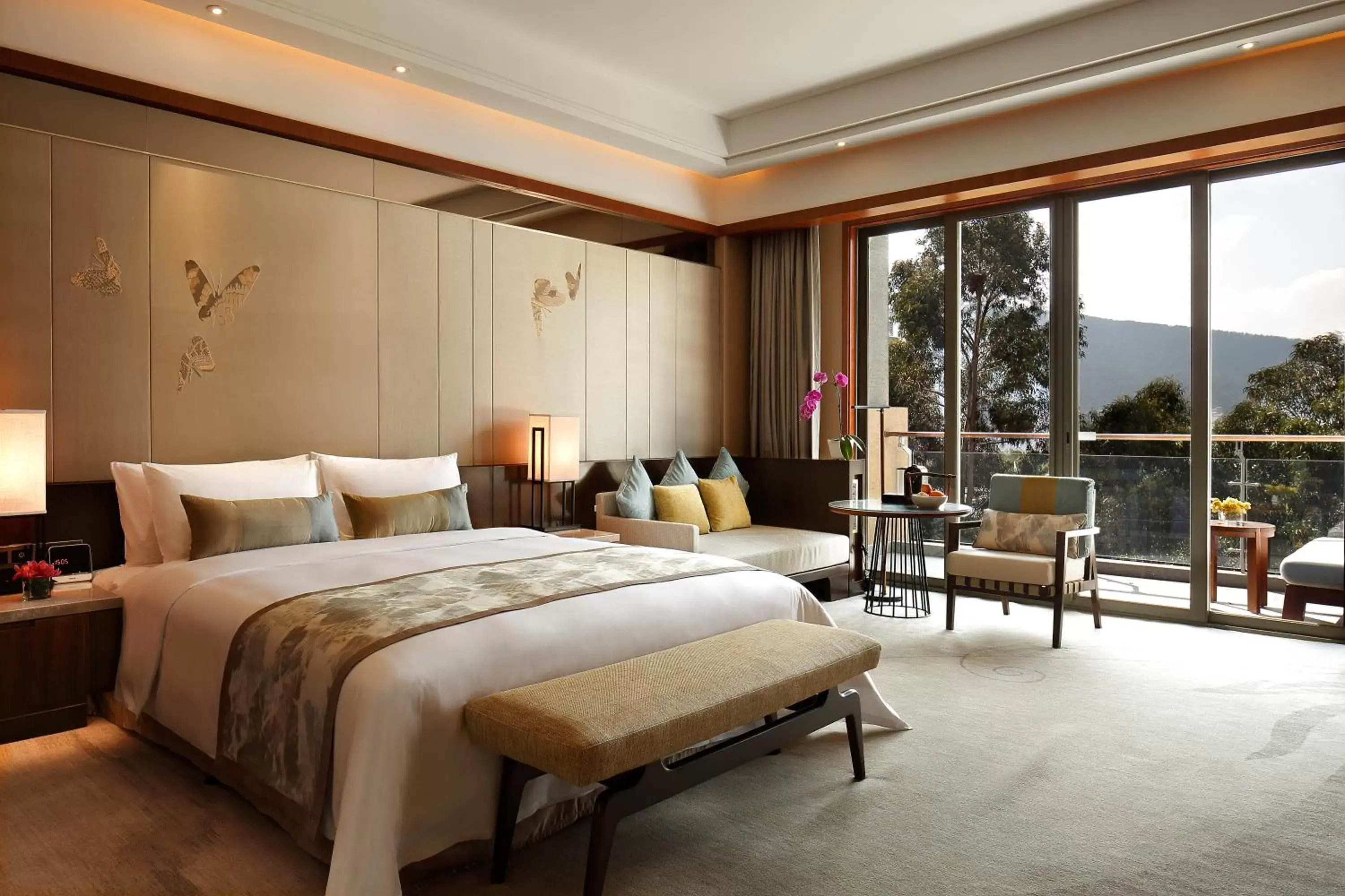 Bed in InterContinental Kunming, an IHG Hotel