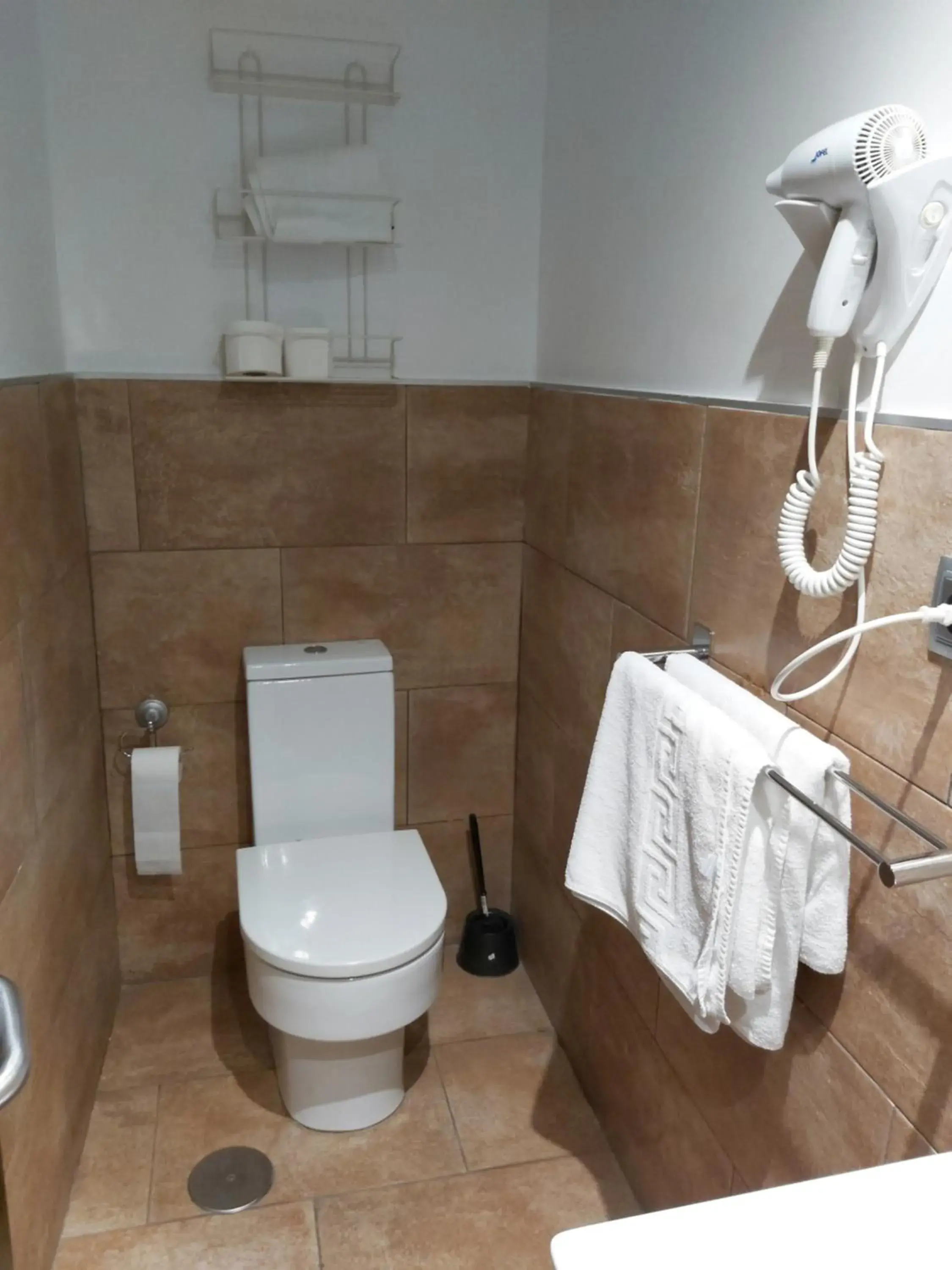 Bathroom in Hotel Complutense