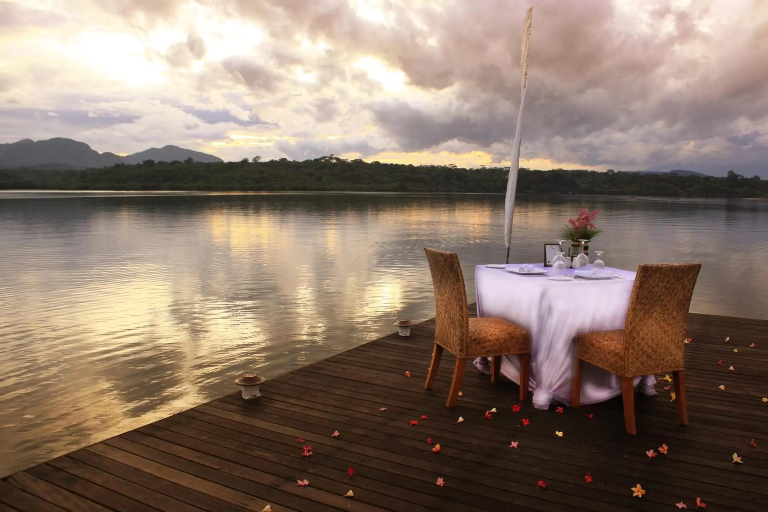 Restaurant/places to eat in Naya Gawana Resort & Spa Restaurant/places to eat in Naya Gawana Resort & Spa