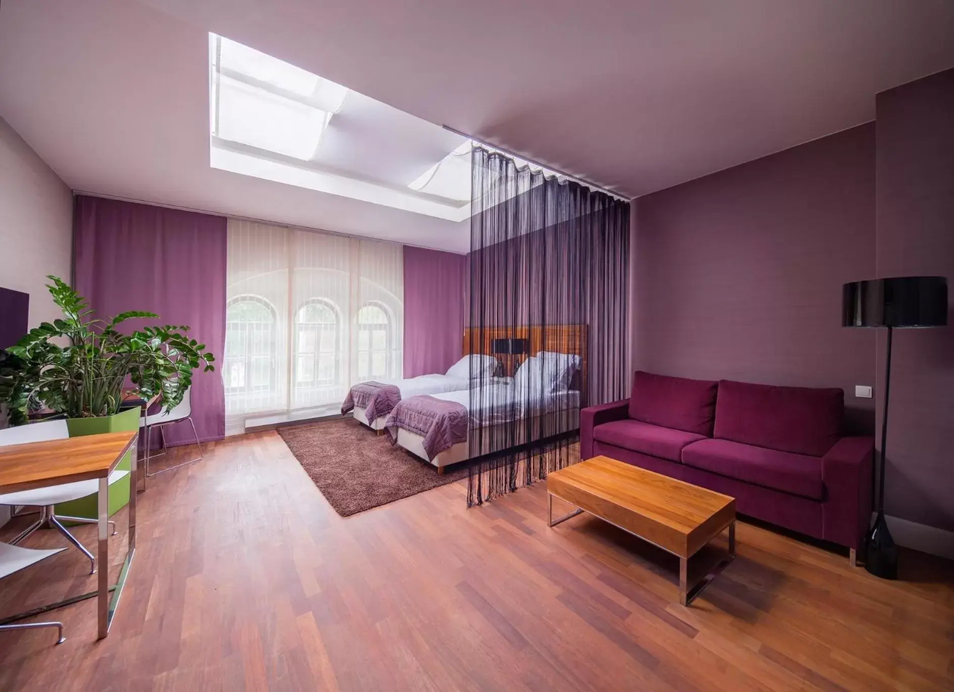 Bed, Seating Area in City Park Hotel & Residence