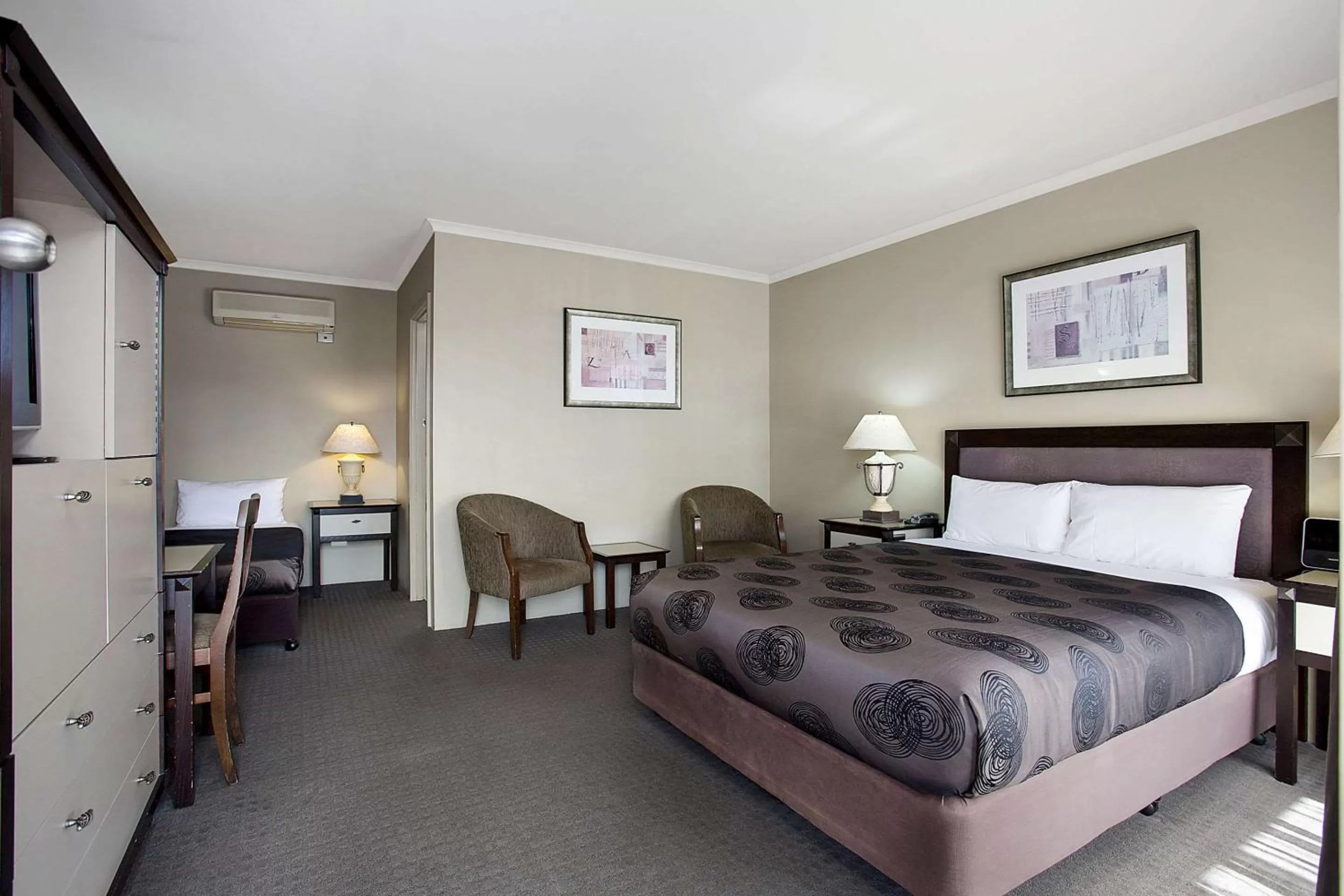 Photo of the whole room, Bed in Comfort Inn On Raglan