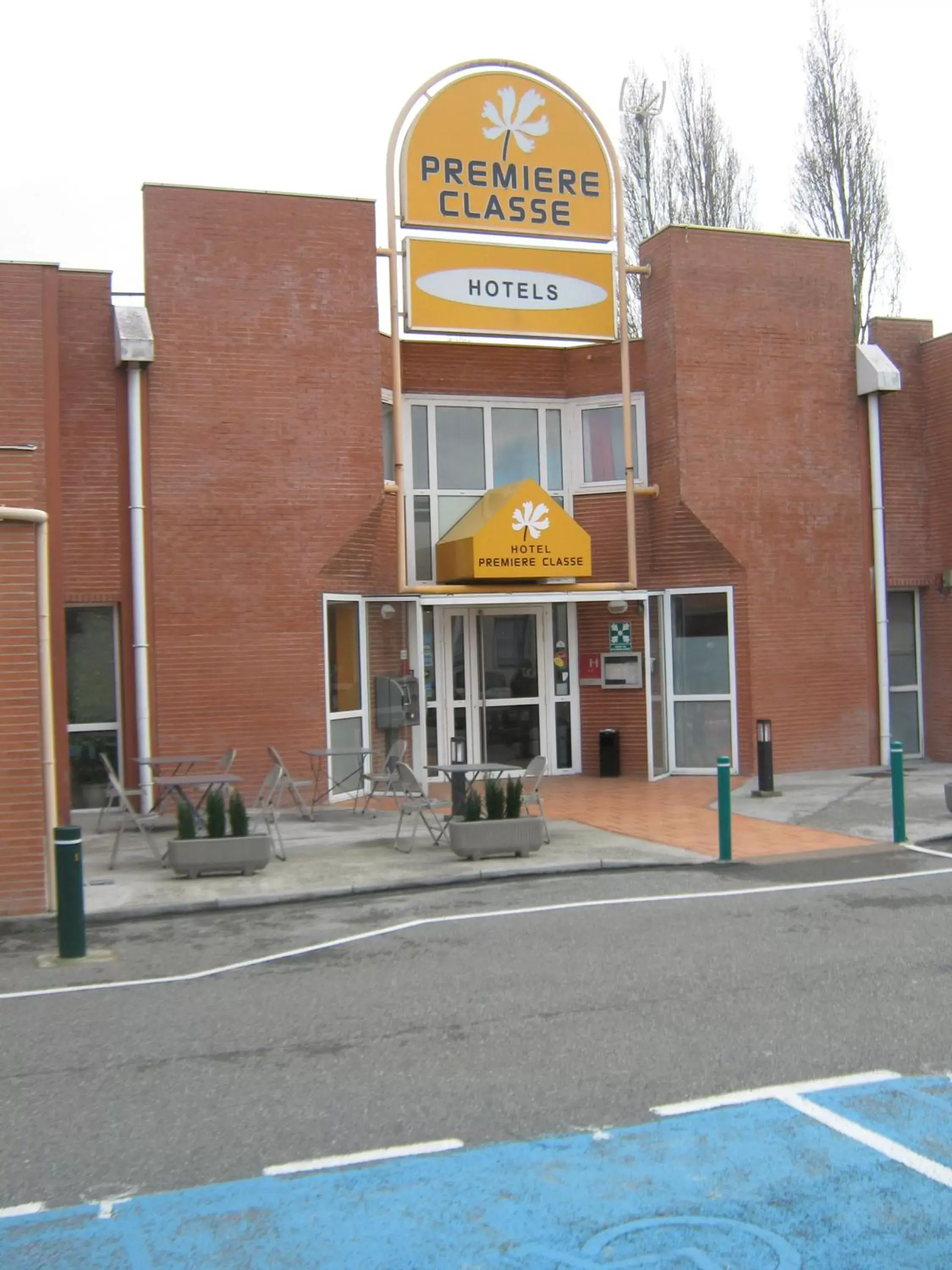 Facade/entrance, Property Building in Premiere Classe Toulouse Sud Labege