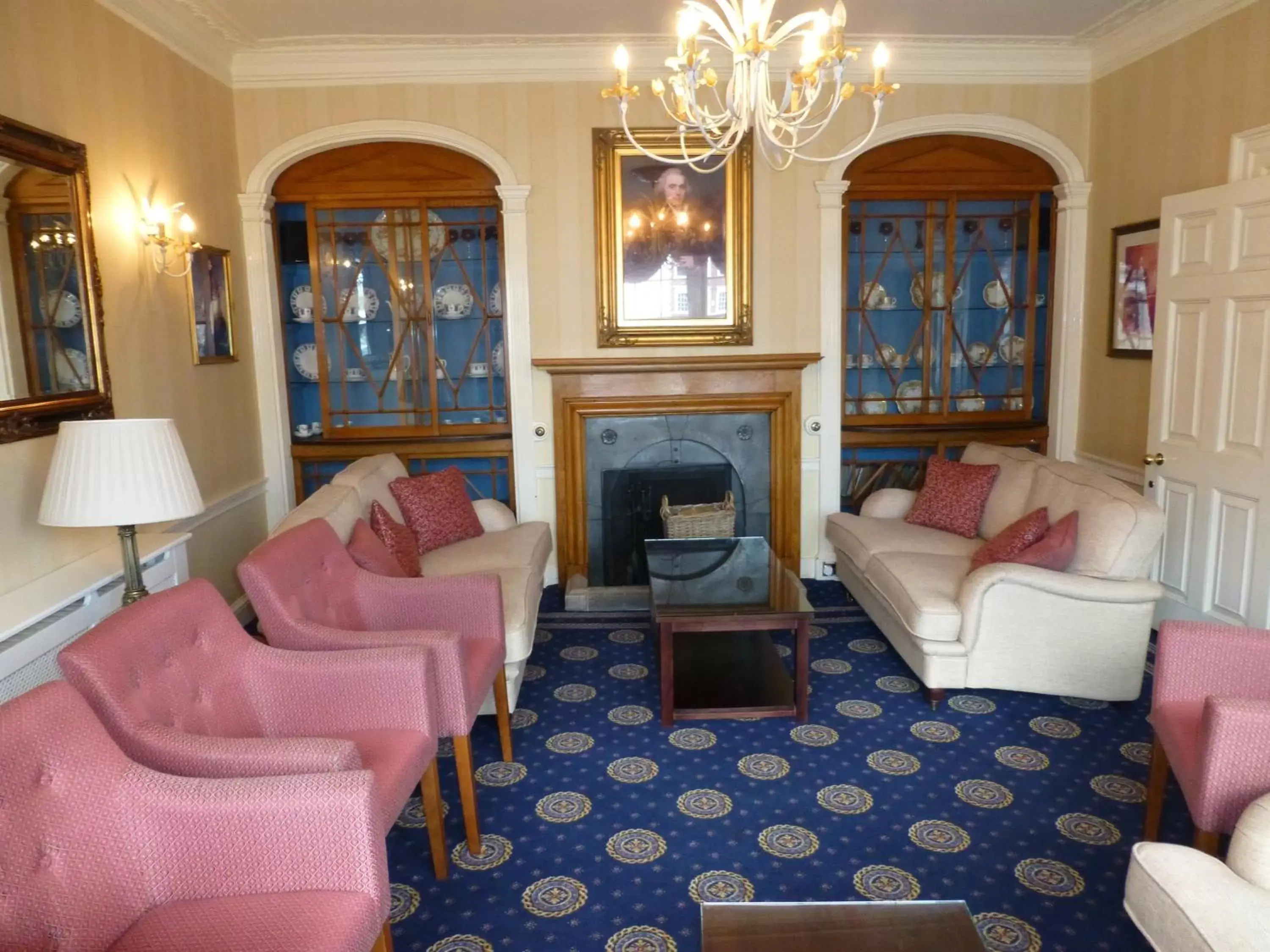 Communal lounge/ TV room, Seating Area in The Bear Hotel
