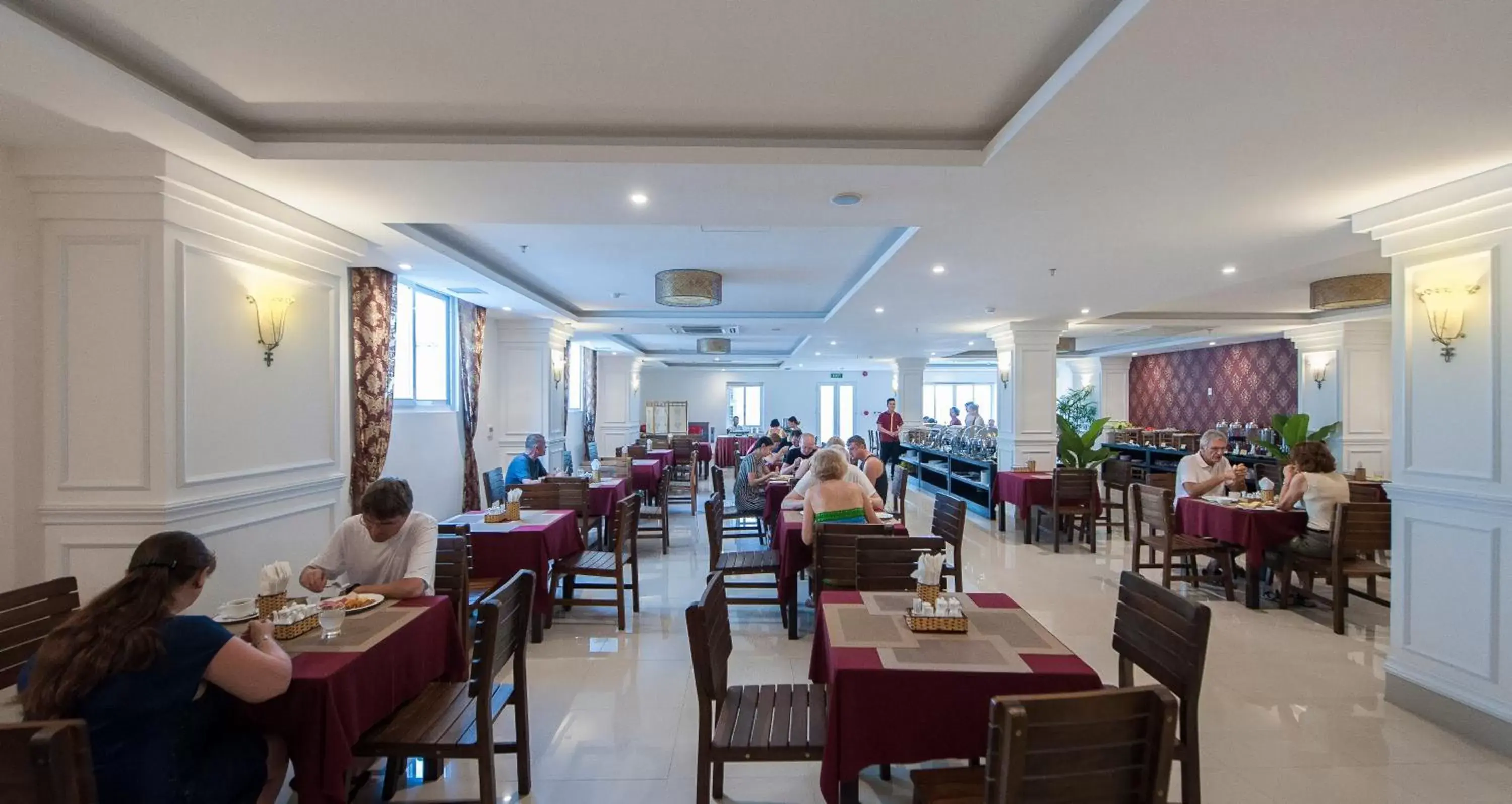 Restaurant/Places to Eat in Edele Hotel