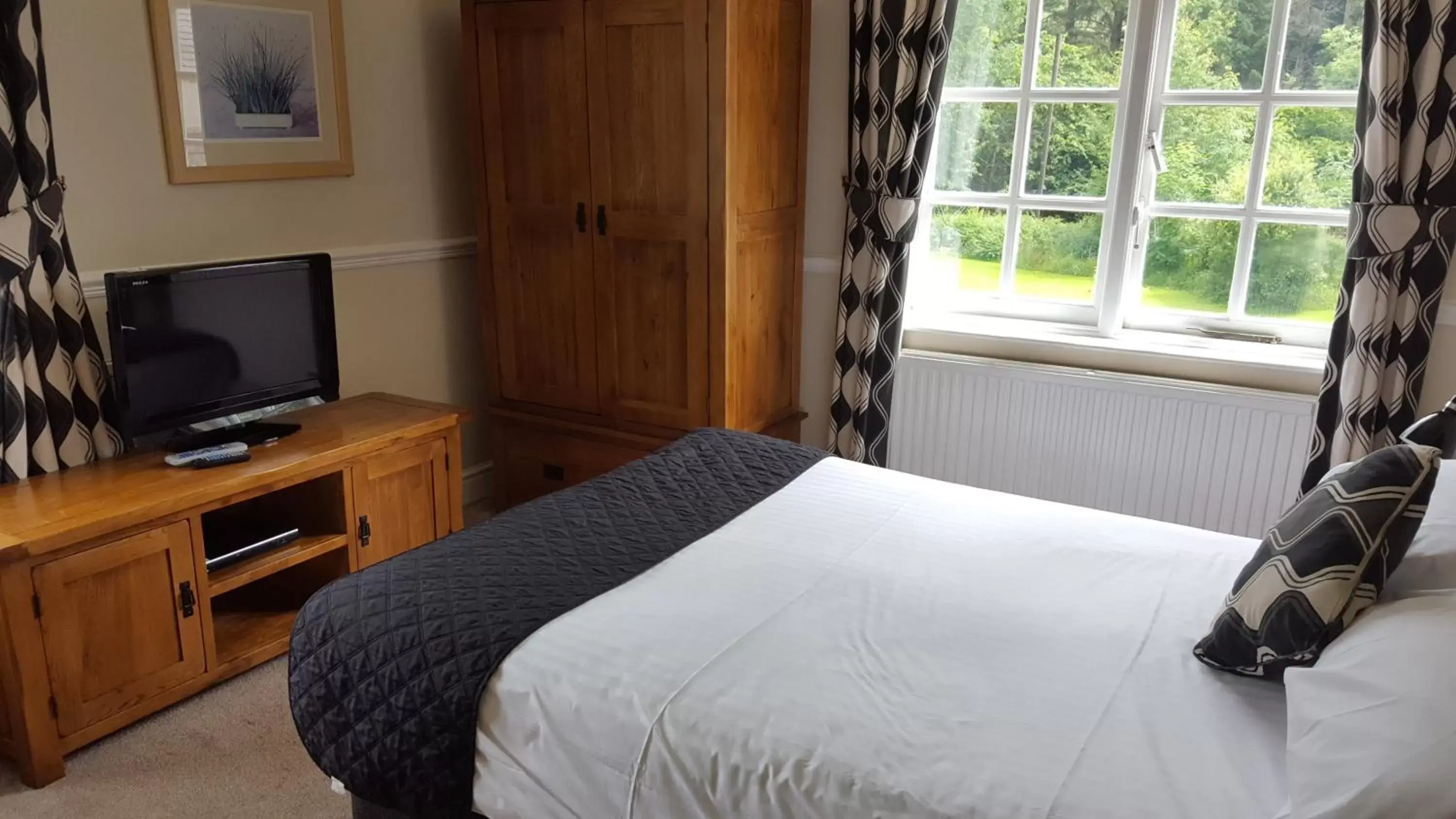 Day, Bed in Nant Ddu Lodge Hotel & Spa