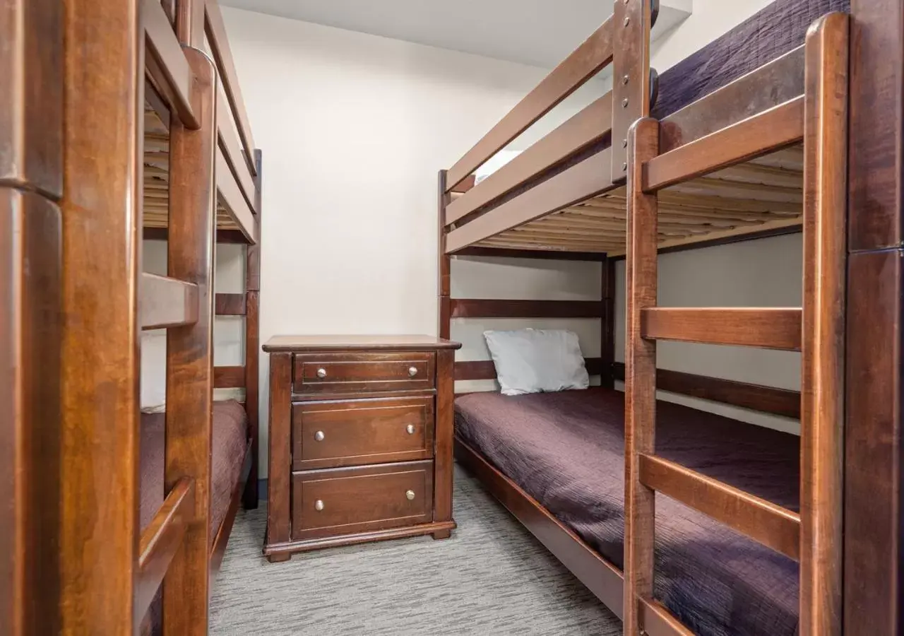 Bedroom, Bunk Bed in Camelback Resort