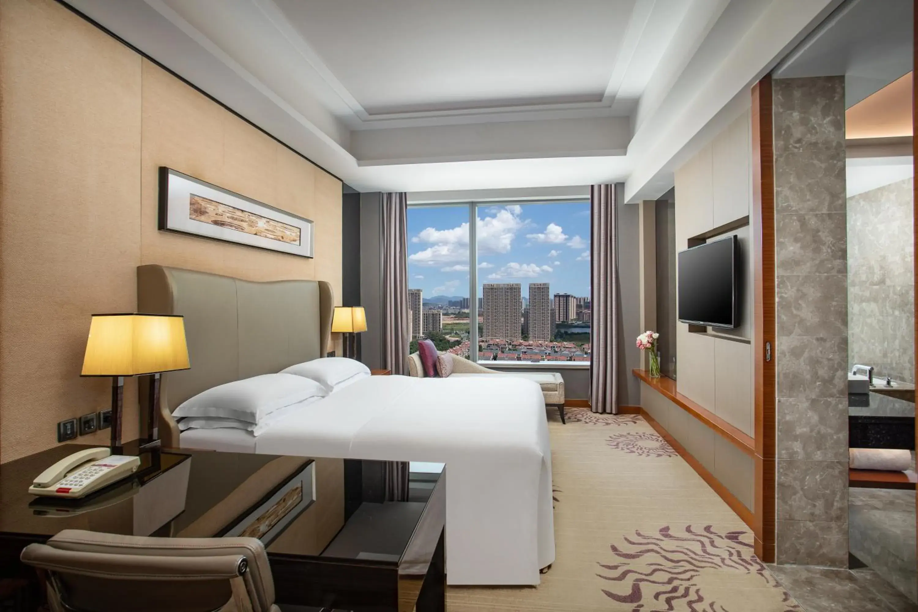 Bed in Crowne Plaza Huizhou by IHG Bed in Crowne Plaza Huizhou by IHG