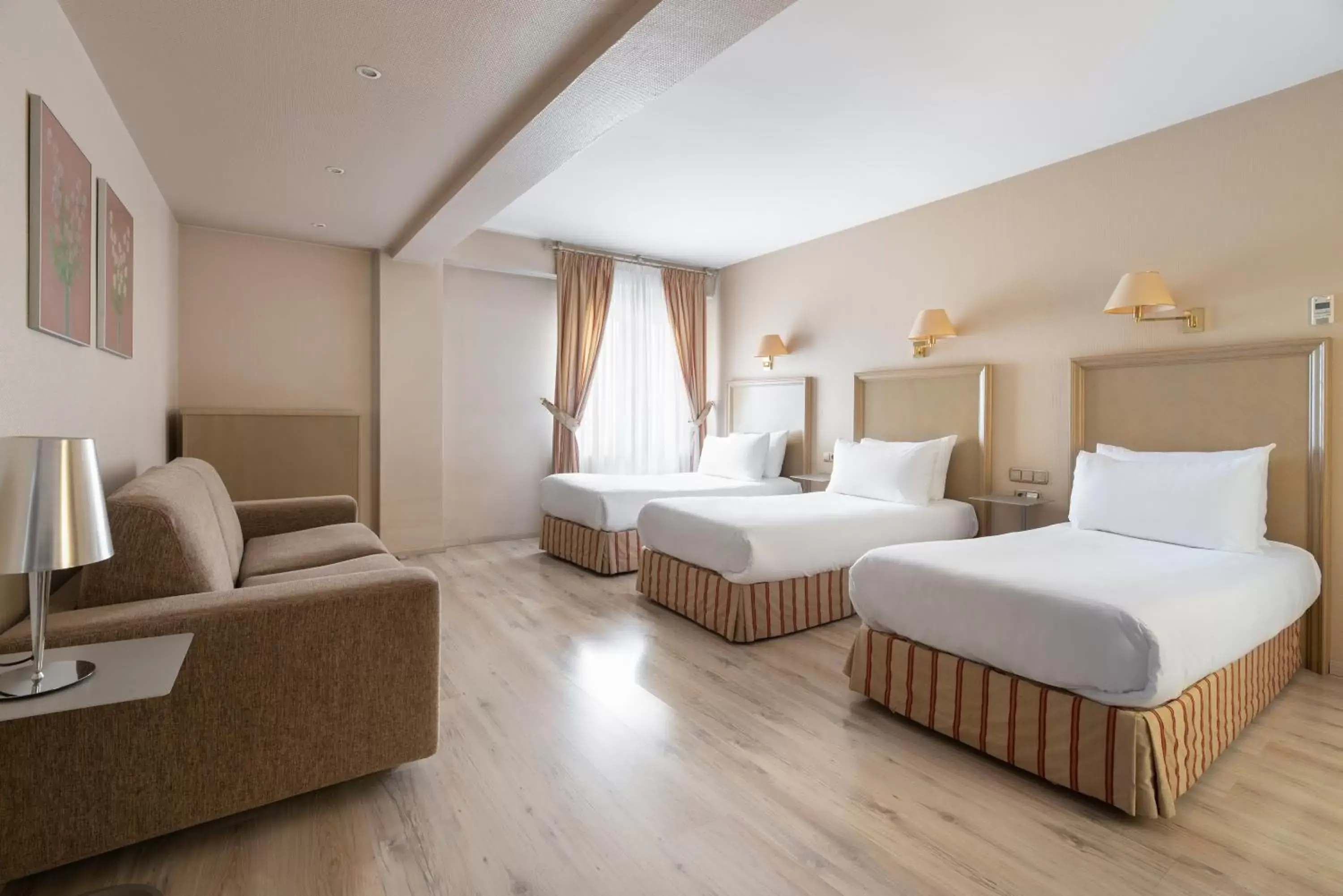 Standard Triple Room in Crisol Almirante Bonifaz Standard Triple Room in Crisol Almirante Bonifaz