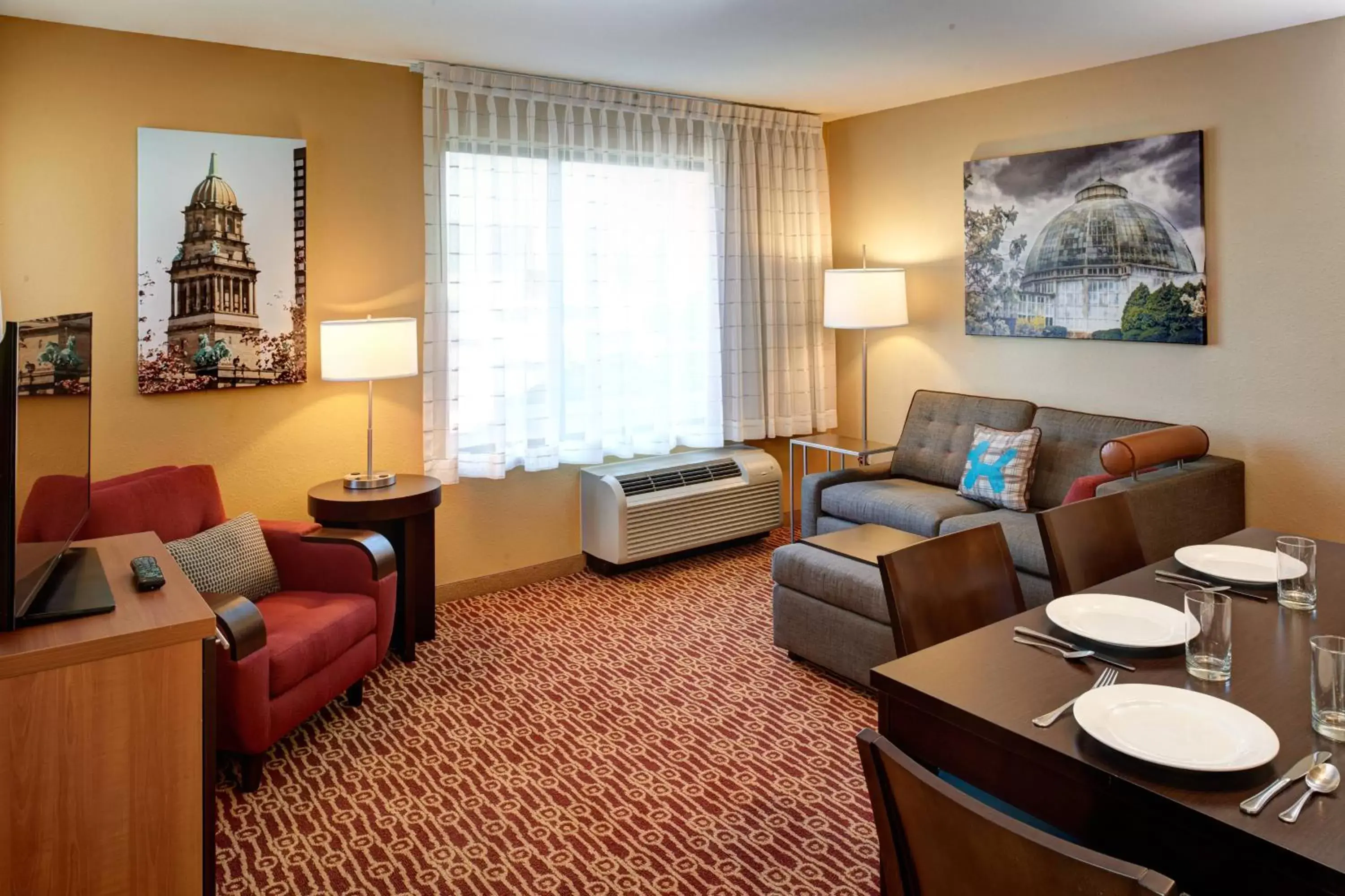 Living room, Seating Area in TownePlace Suites by Marriott Detroit Troy