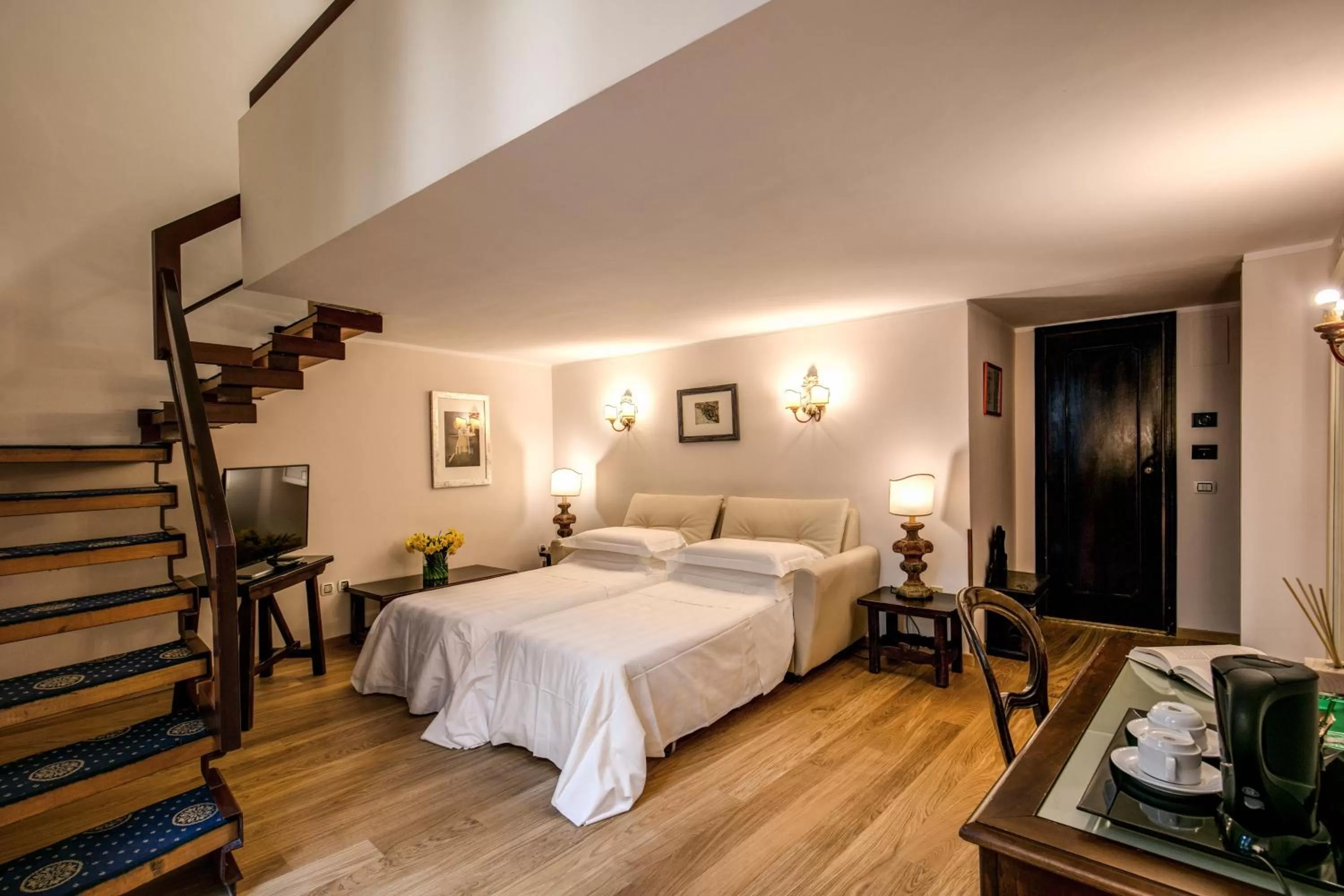 Bedroom, Bed in Hotel Croce Di Malta