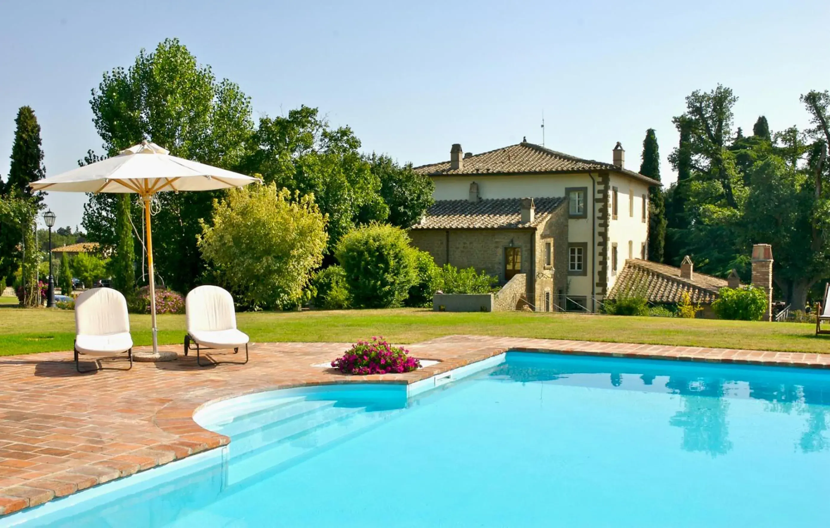 Solarium, Swimming Pool in Relais Villa Baldelli