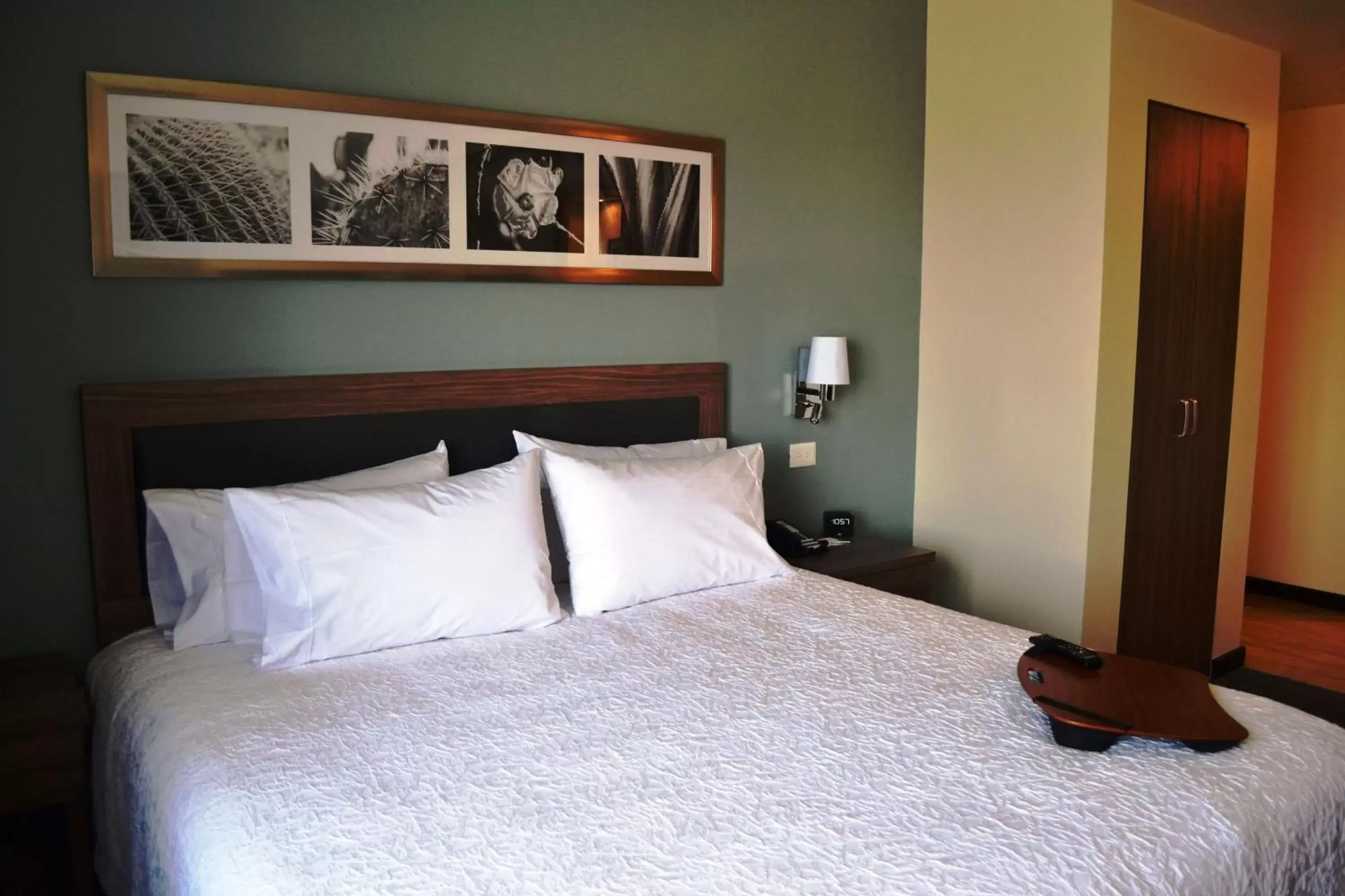 Bed in Hampton Inn & Suites by Hilton Salamanca Bajio Bed in Hampton Inn & Suites by Hilton Salamanca Bajio