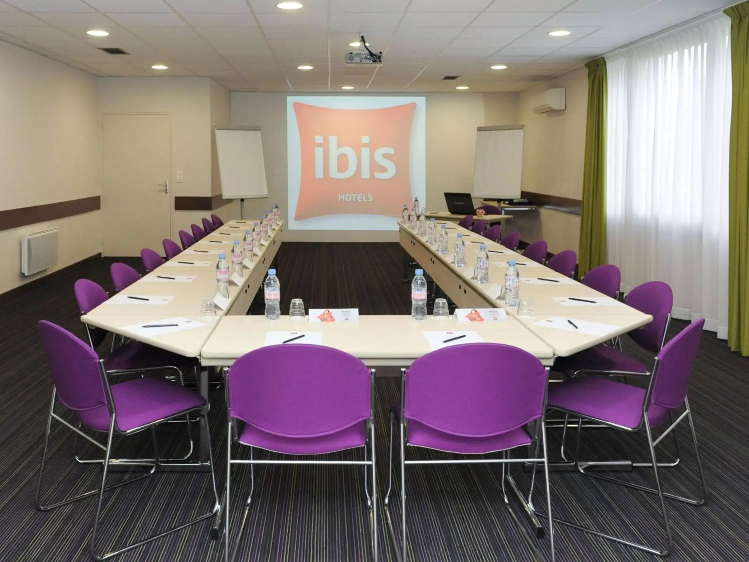 On site in ibis Chartres Ouest Luce