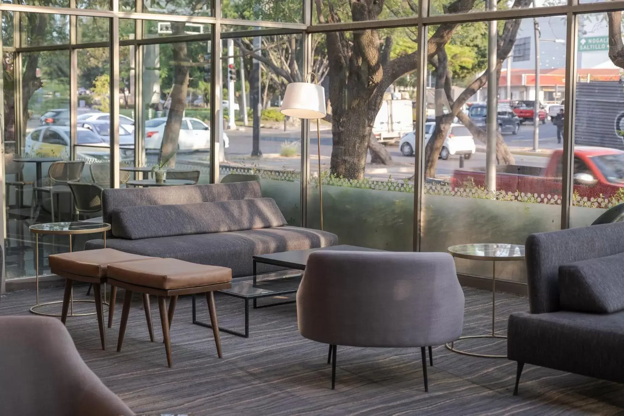 Lounge or bar in Holiday Inn Guadalajara Select by IHG Lounge or bar in Holiday Inn Guadalajara Select by IHG