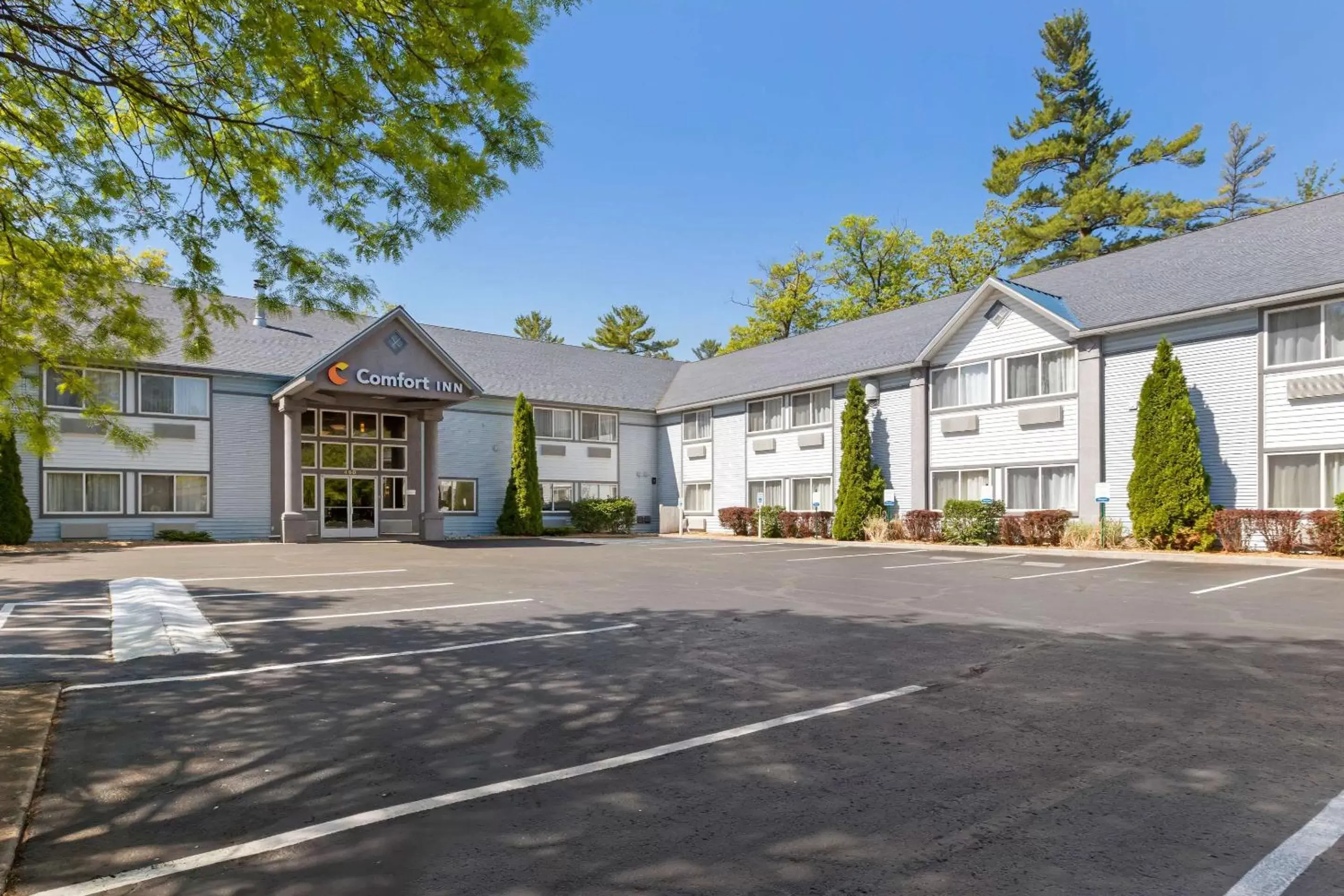 Property building in Comfort Inn Traverse City