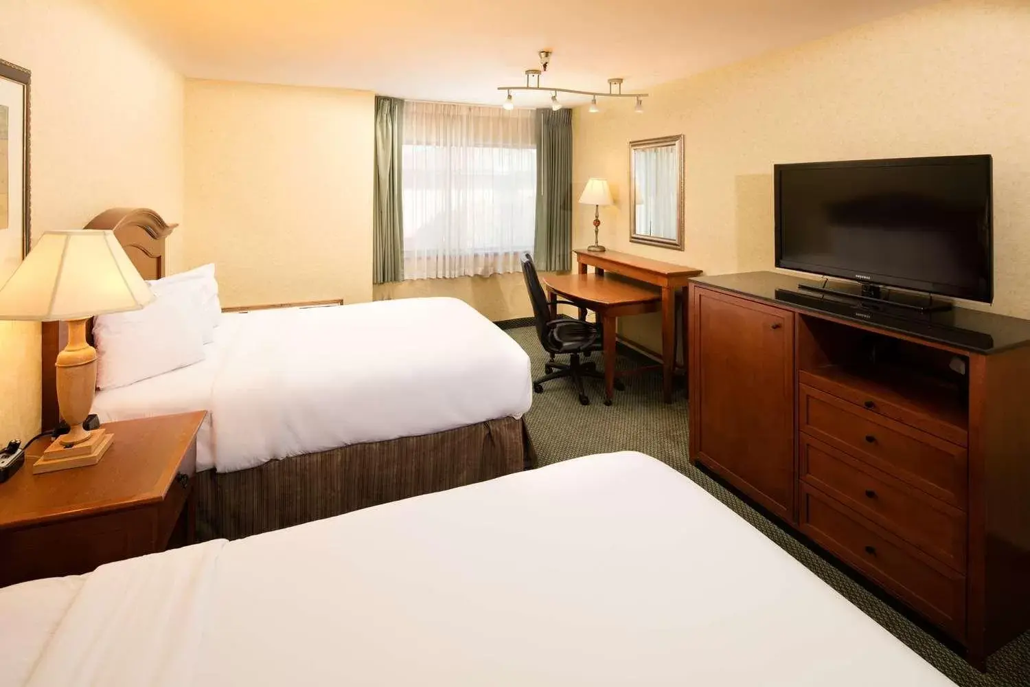 TV and multimedia, Bed in Red Lion Hotel Kennewick Columbia Center