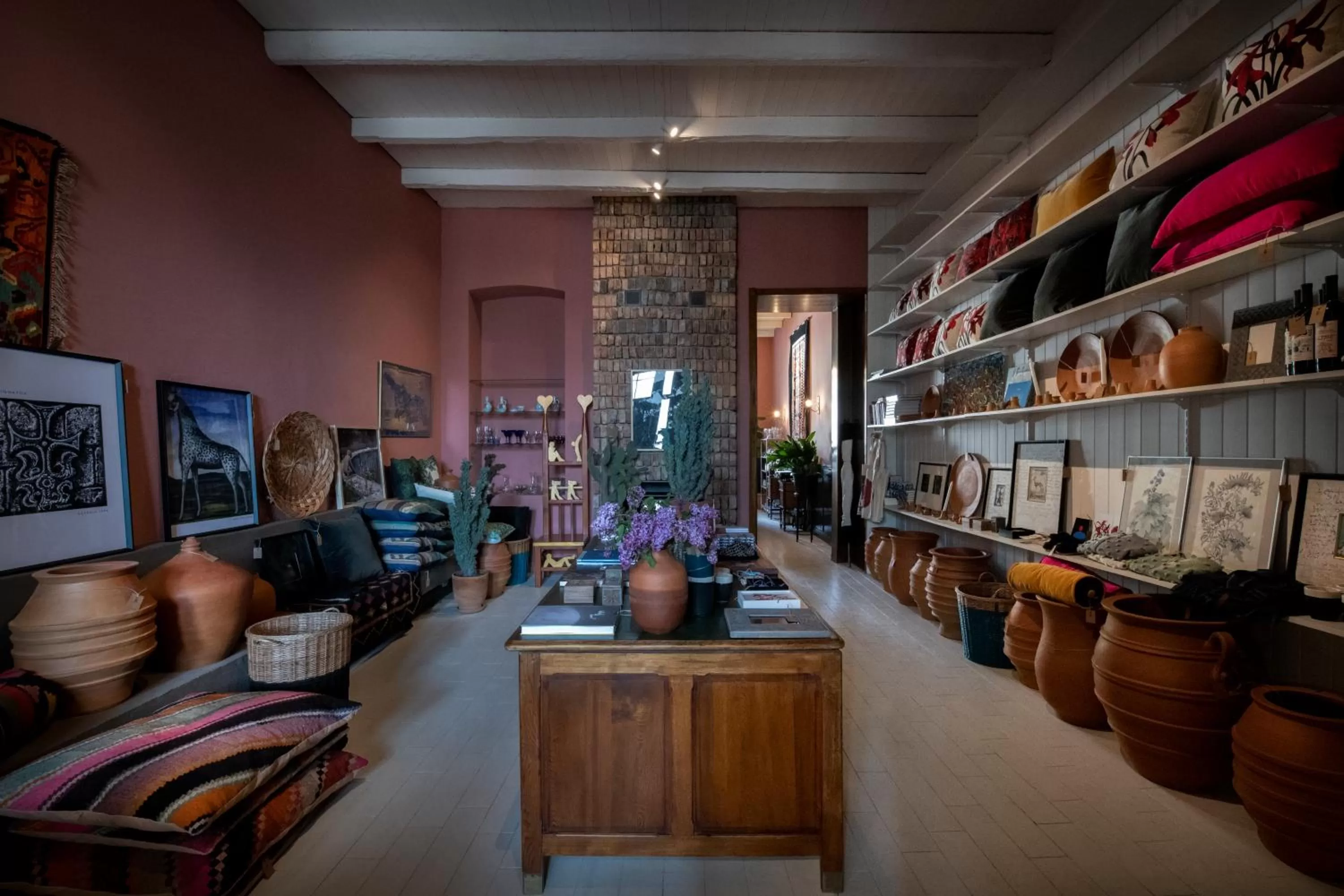 On-site shops in Communal Hotel Plekhanovi