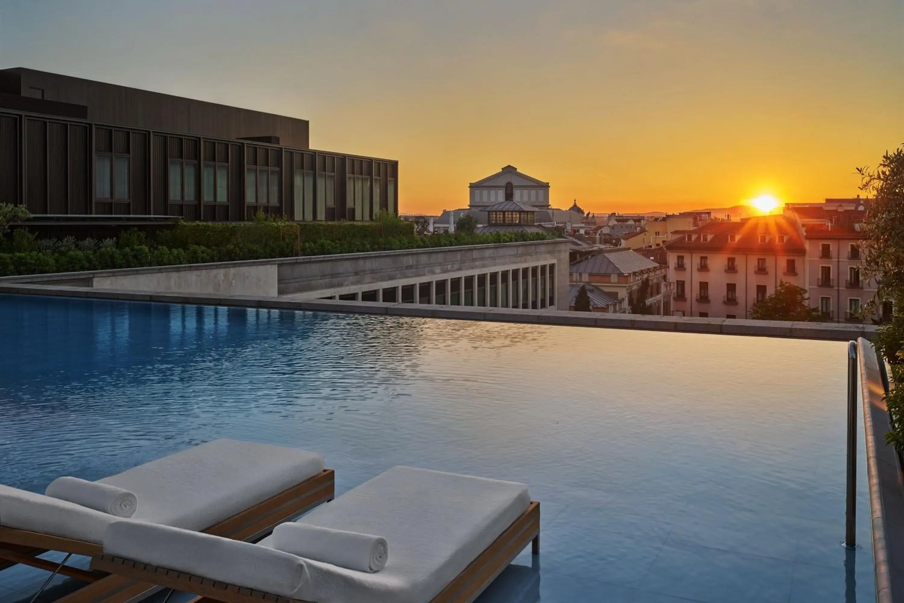 Swimming pool, Sunrise/Sunset in The Madrid EDITION