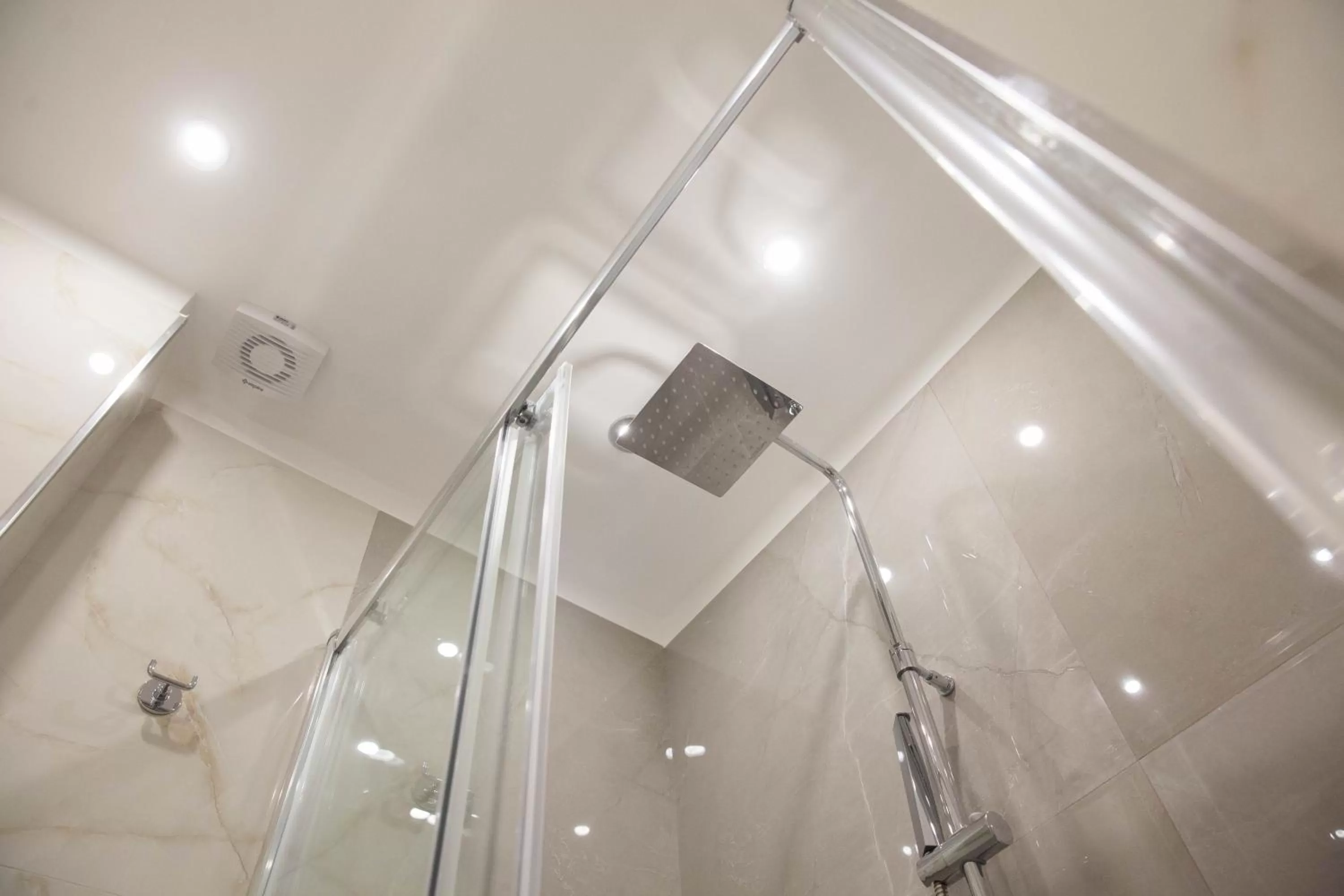 Shower, Bathroom in B&B Morelli Home