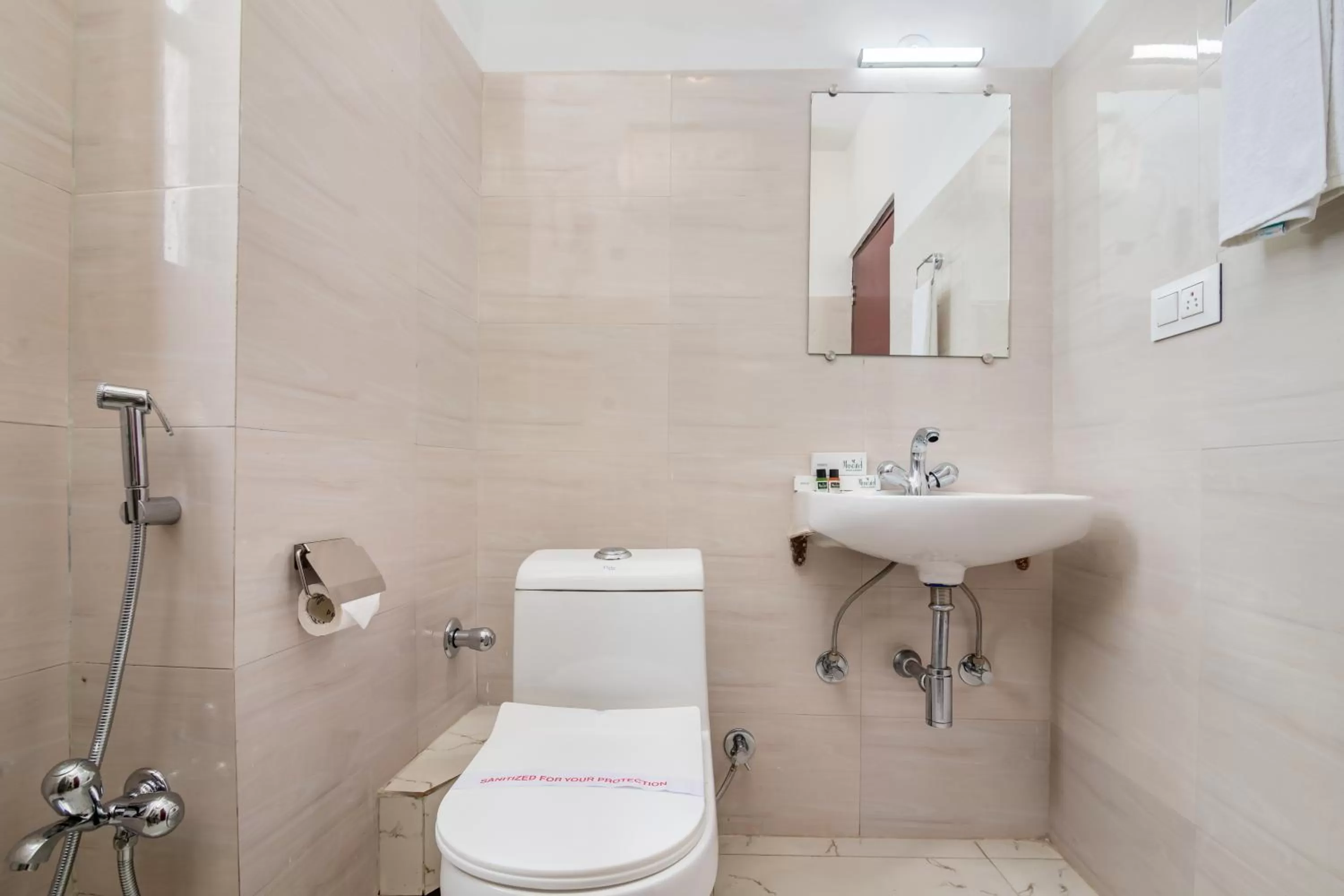 Bathroom in Muscatel Roma - 400 Mts from Mall Road