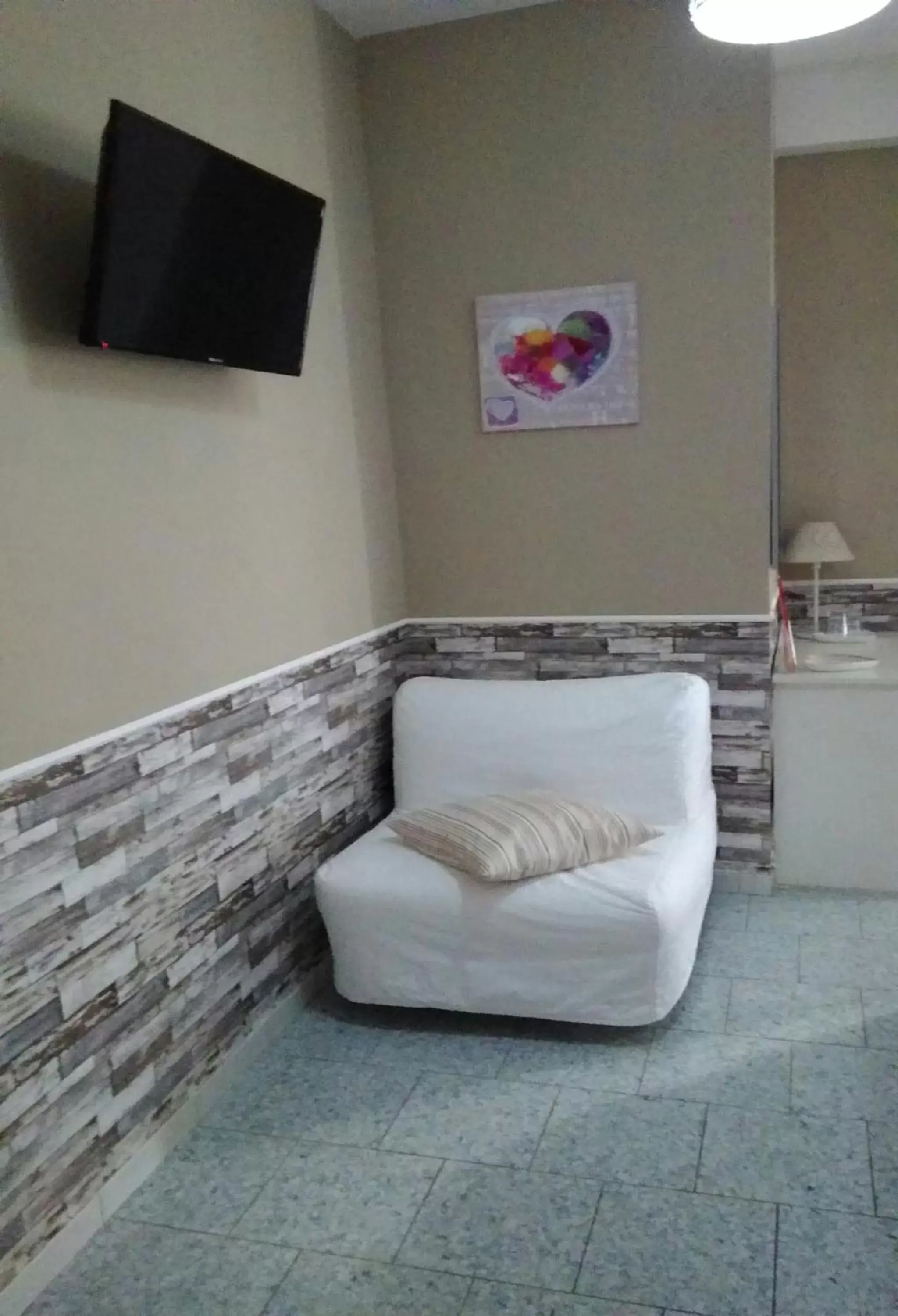 Comfort Family Room with Terrace in B&B Sweet Home Two Steps From The Ruins... Comfort Family Room with Terrace in B&B Sweet Home Two Steps From The Ruins...