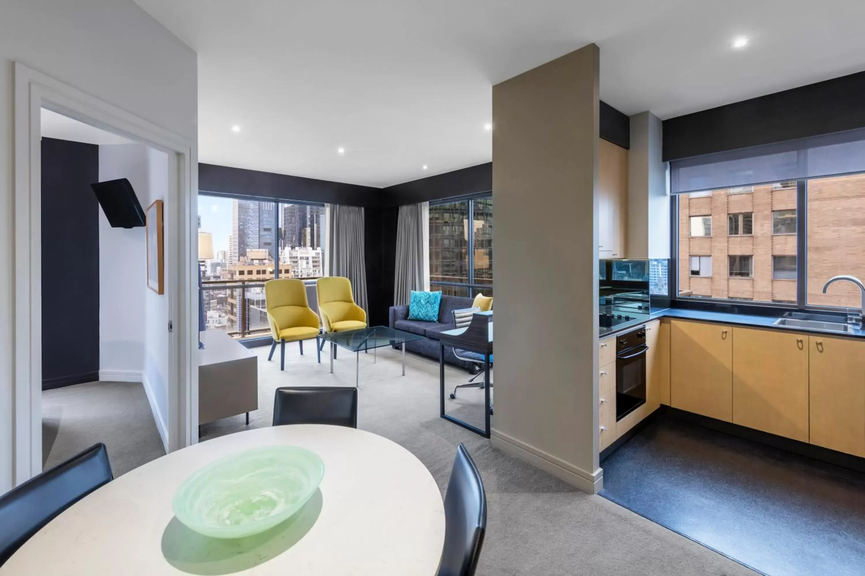 Kitchen or kitchenette, Dining Area in Adina Apartment Hotel Melbourne