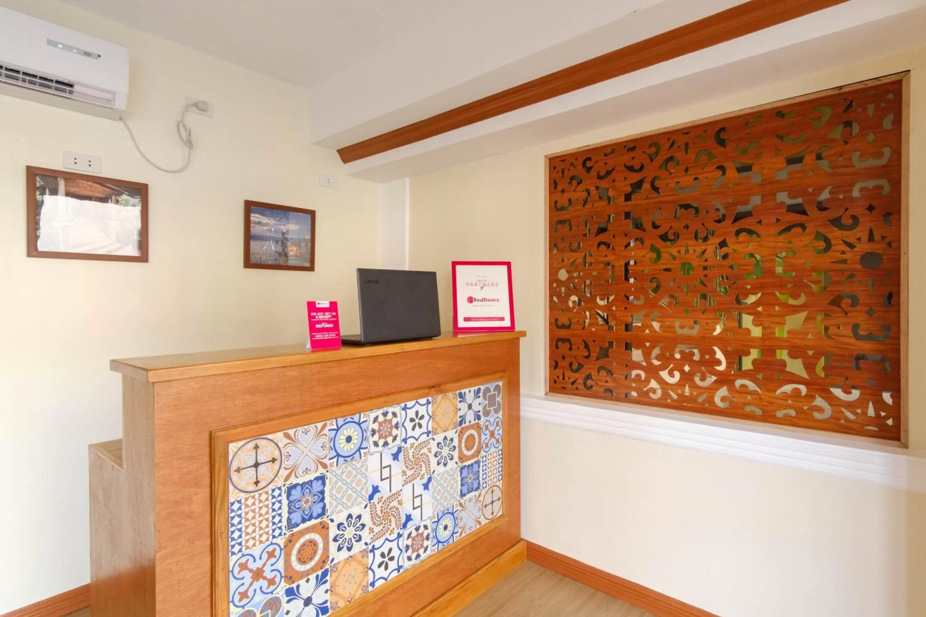 Lobby or reception in RedDoorz Plus near Johnson and Johnson Paranaque Lobby or reception in RedDoorz Plus near Johnson and Johnson Paranaque