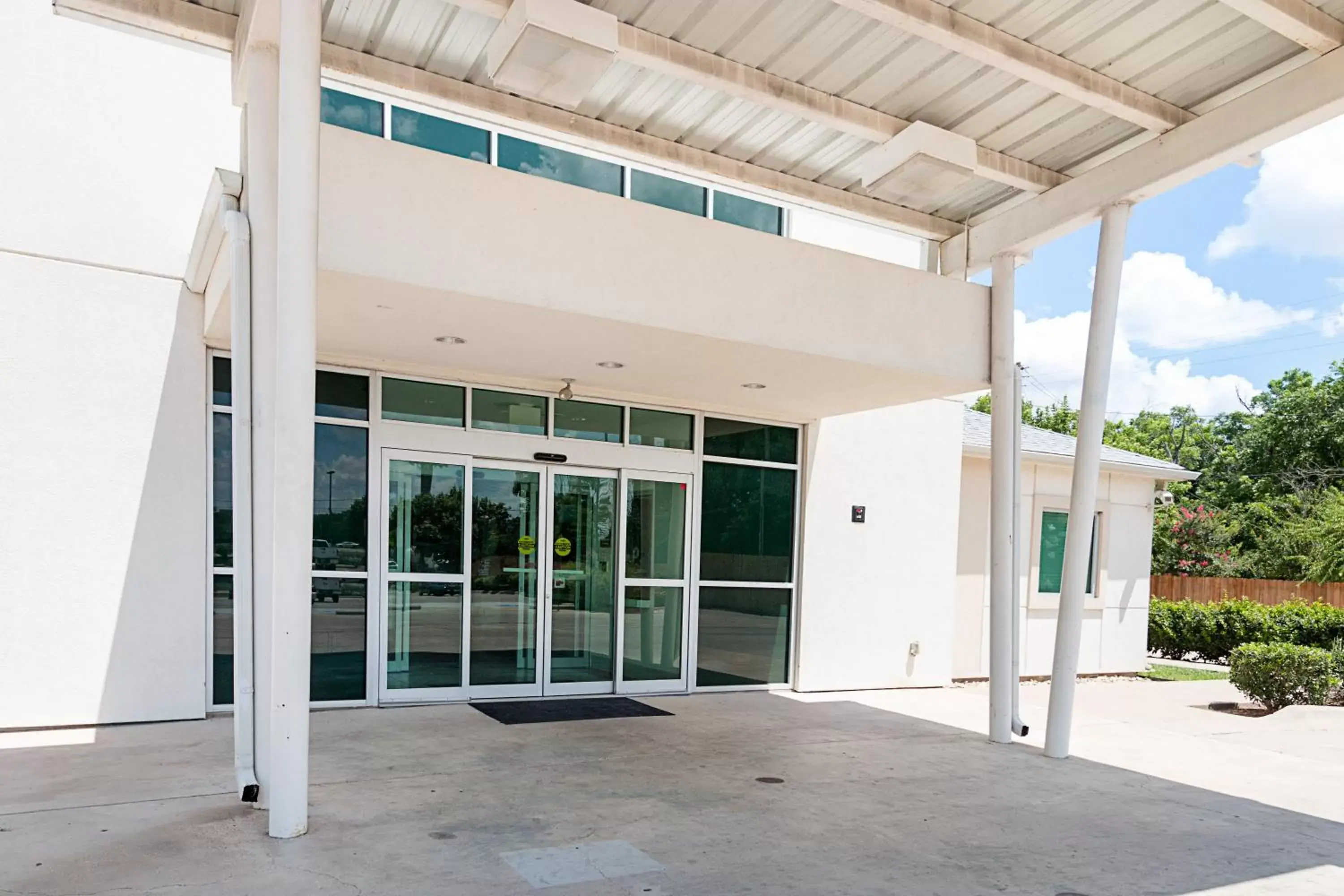 Facade/entrance in Motel 6-Cleburne, TX Facade/entrance in Motel 6-Cleburne, TX