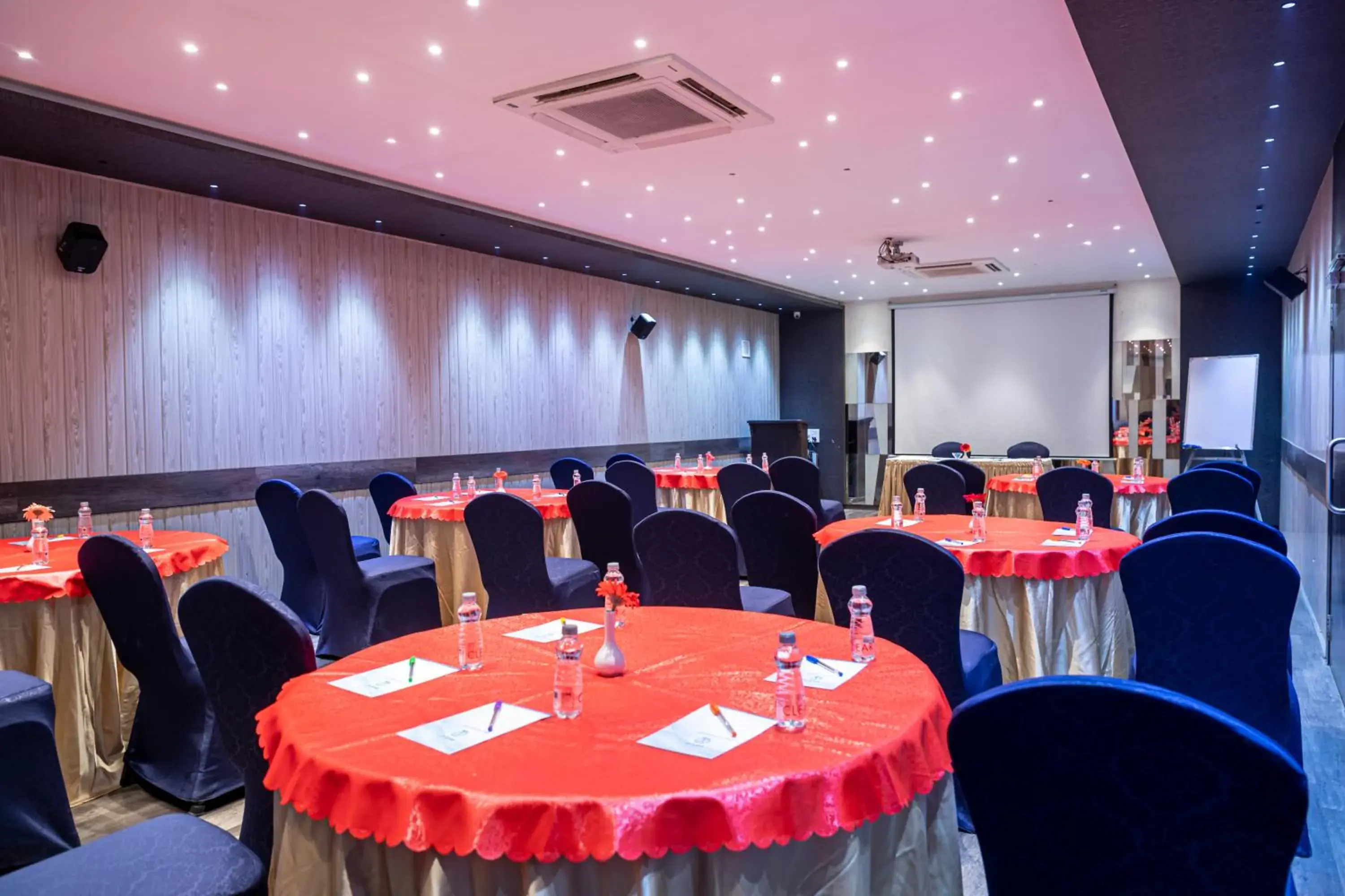 Meeting/conference room, Banquet Facilities in Hotel Rama Heritage