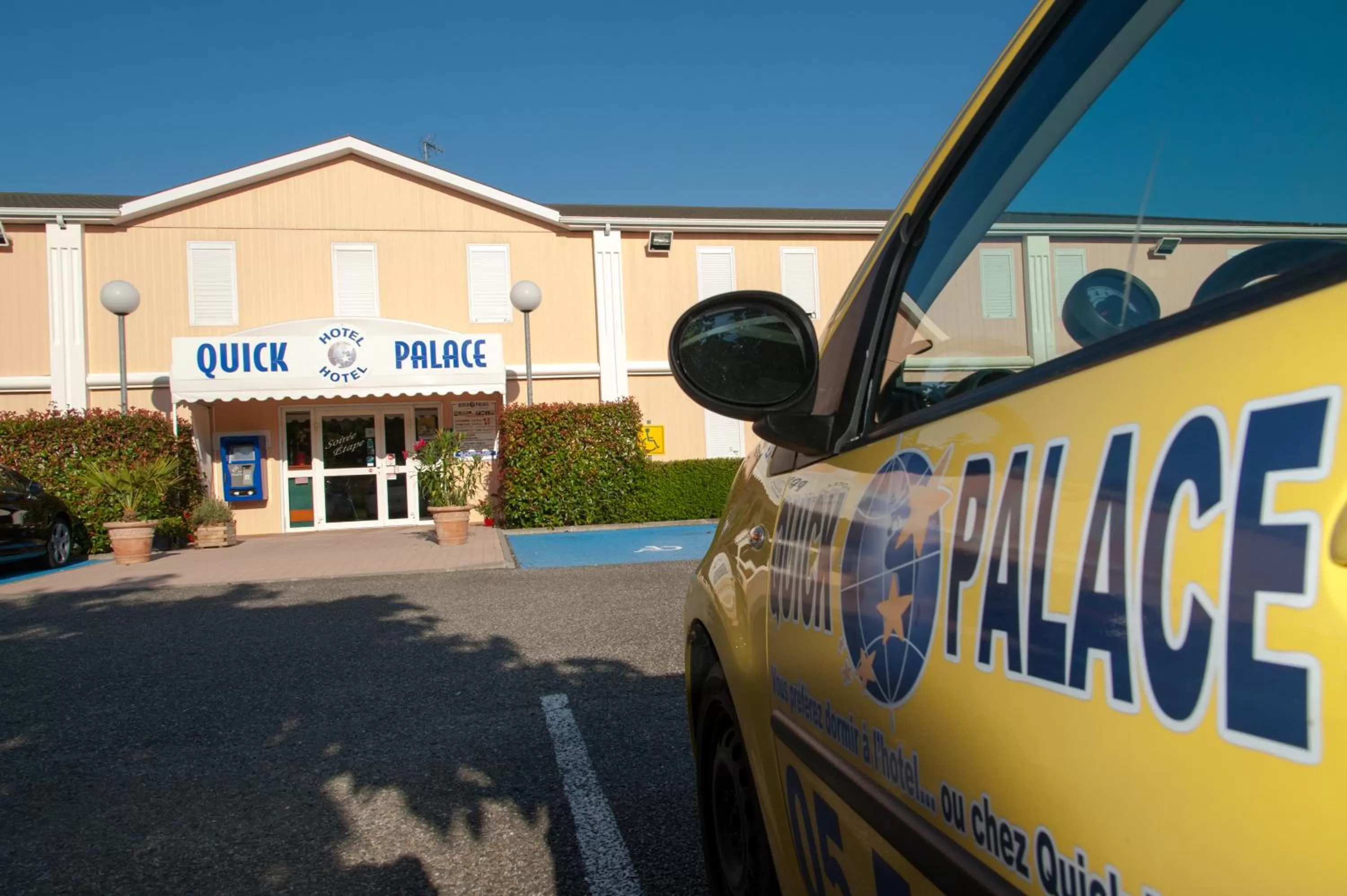 Facade/entrance in Quick Palace Pau Zénith