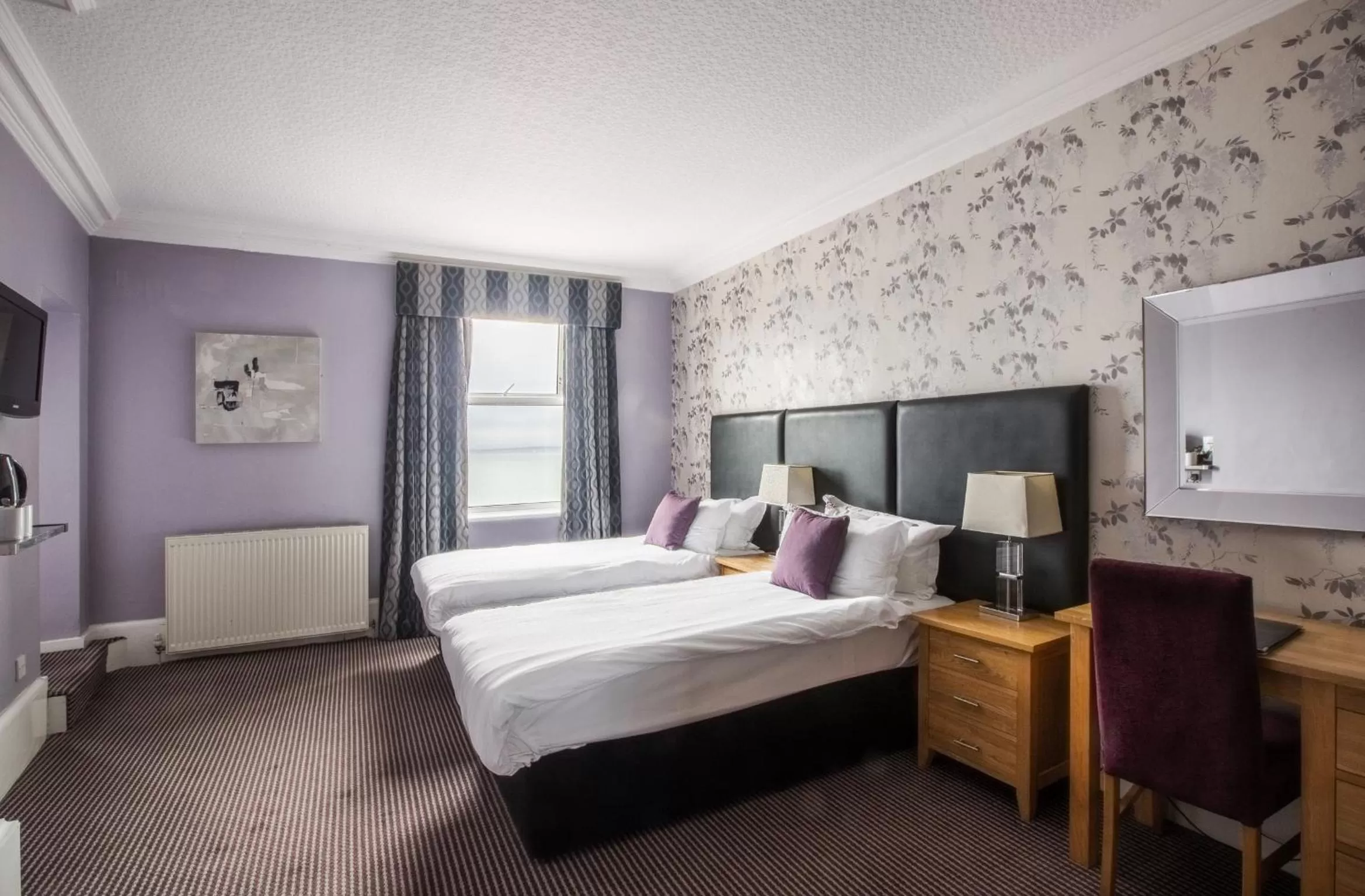 cot, Bed in Muthu Westcliff Hotel (Near London Southend Airport)