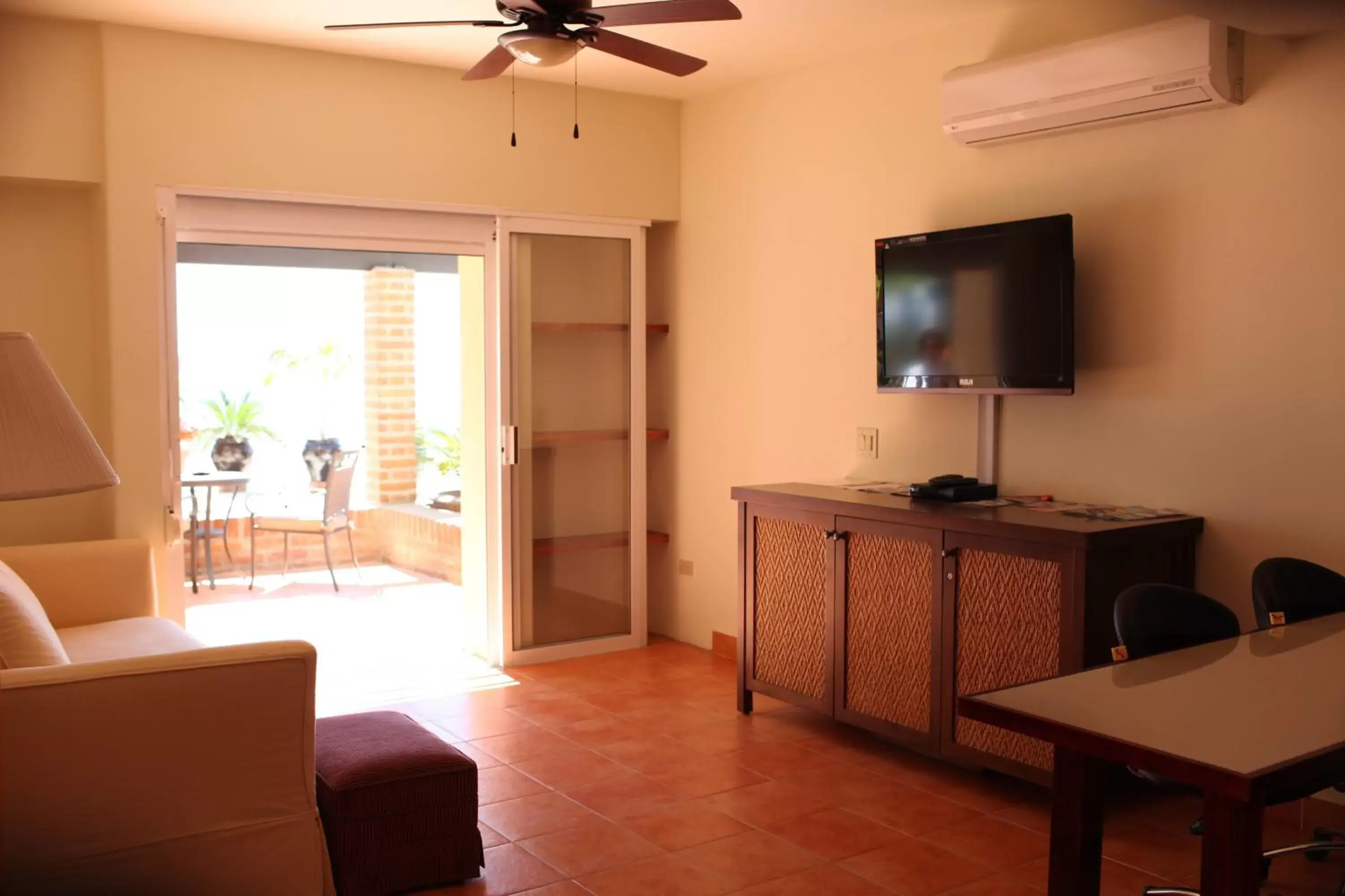 TV and multimedia, TV/Entertainment Center in MariaMar Suites