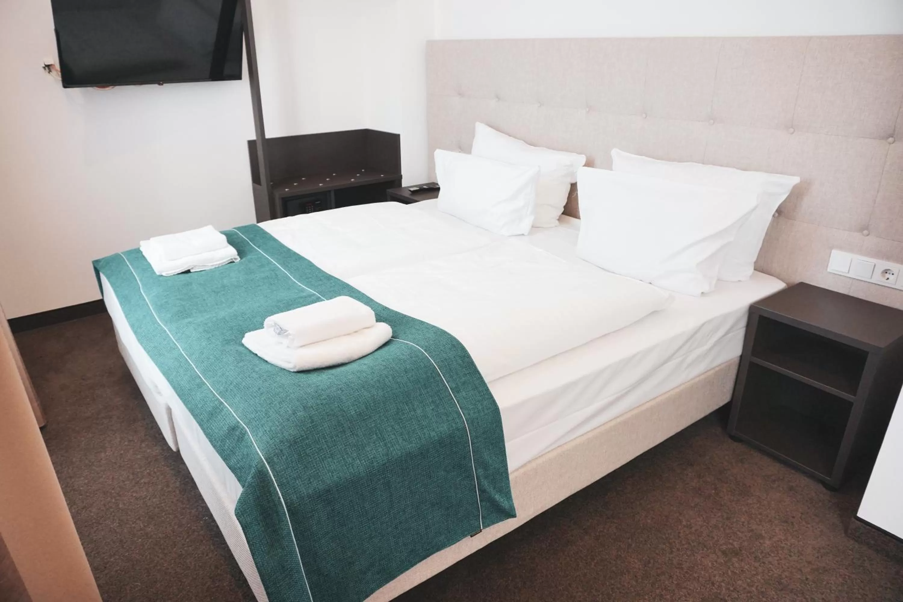 Bed in The Monument Hotel - BW Signature Collection