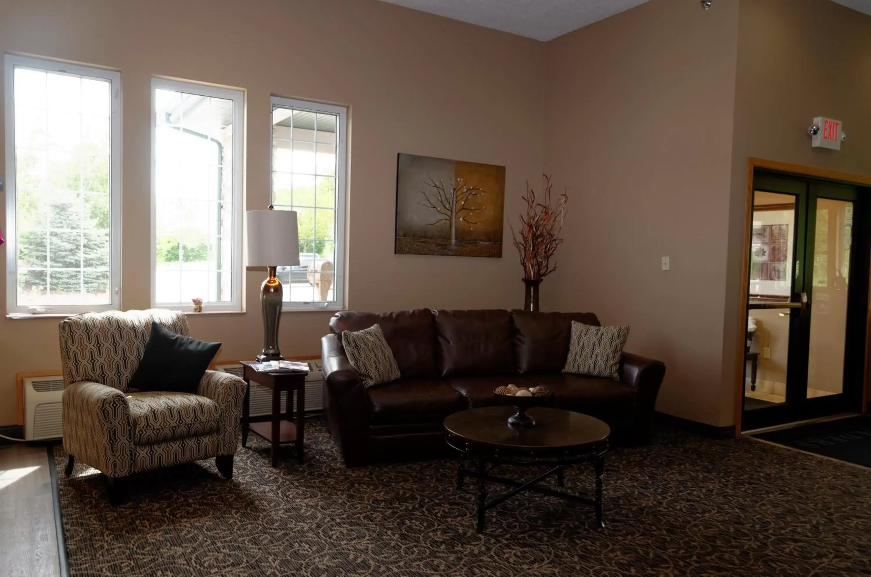 Lobby or reception, Seating Area in Cobblestone Inn & Suites - Denison | Majestic Hills
