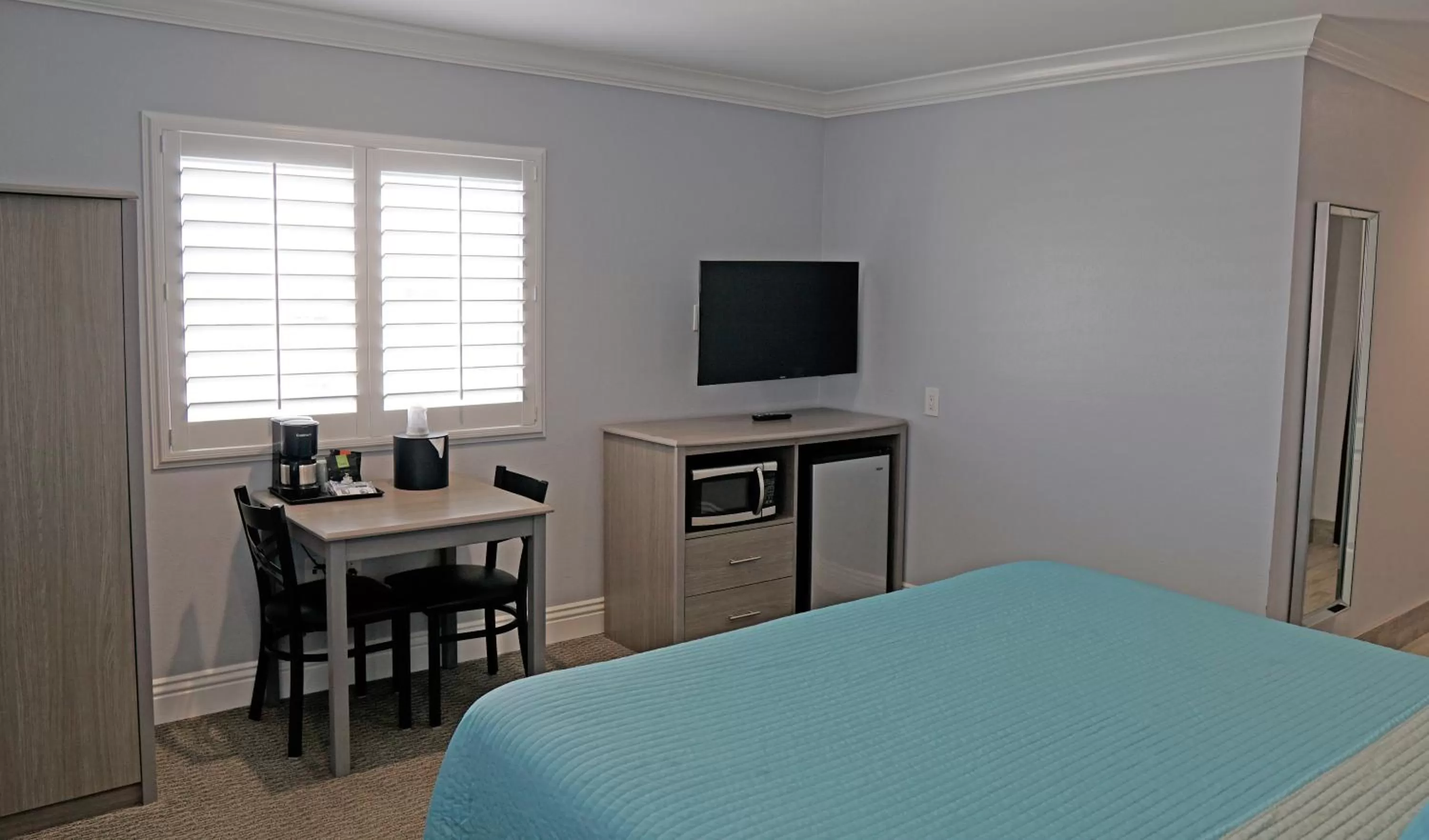 Bed in Surf City Inn