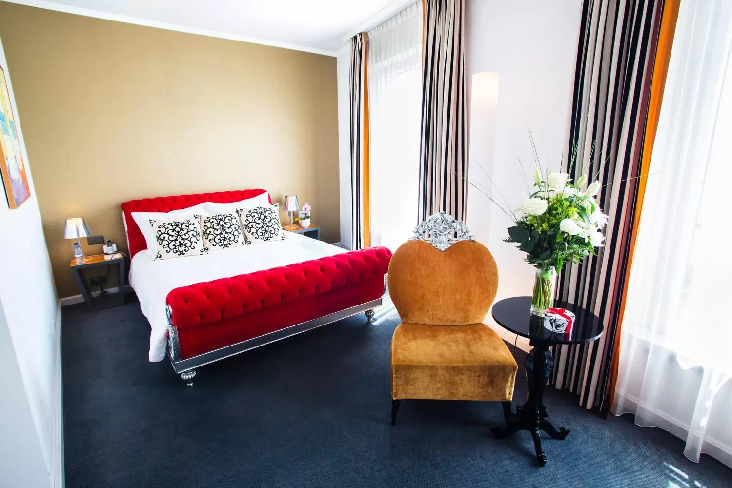 Photo of the whole room, Bed in The Ambassador