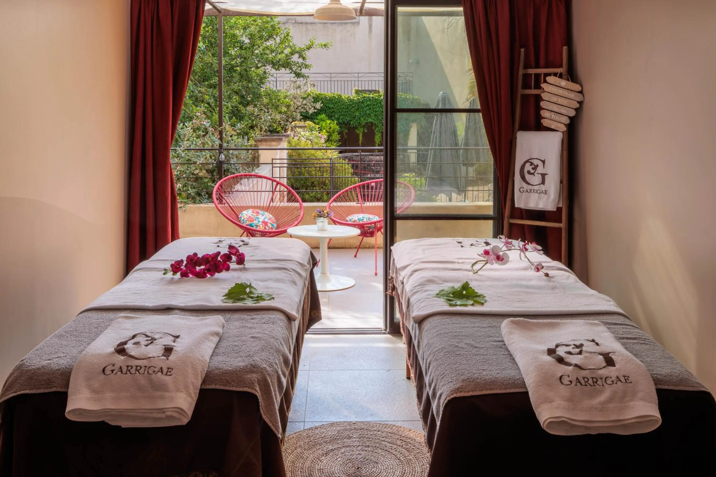 Massage, Bed in Garrigae Distillerie de Pezenas - Hotellerie & Spa