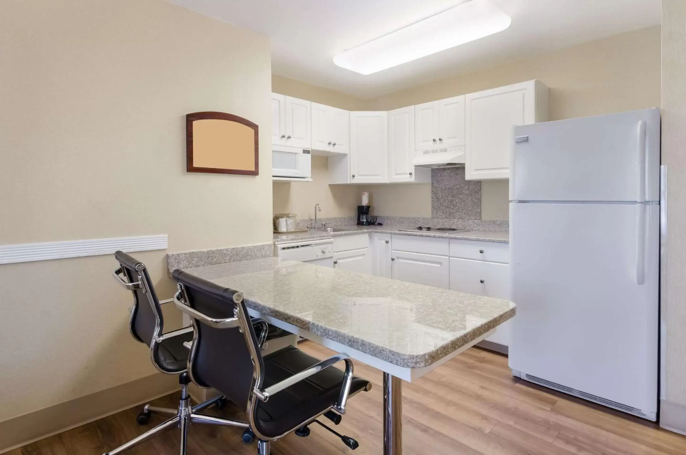 Bedroom, Kitchen/Kitchenette in MainStay Suites Airport