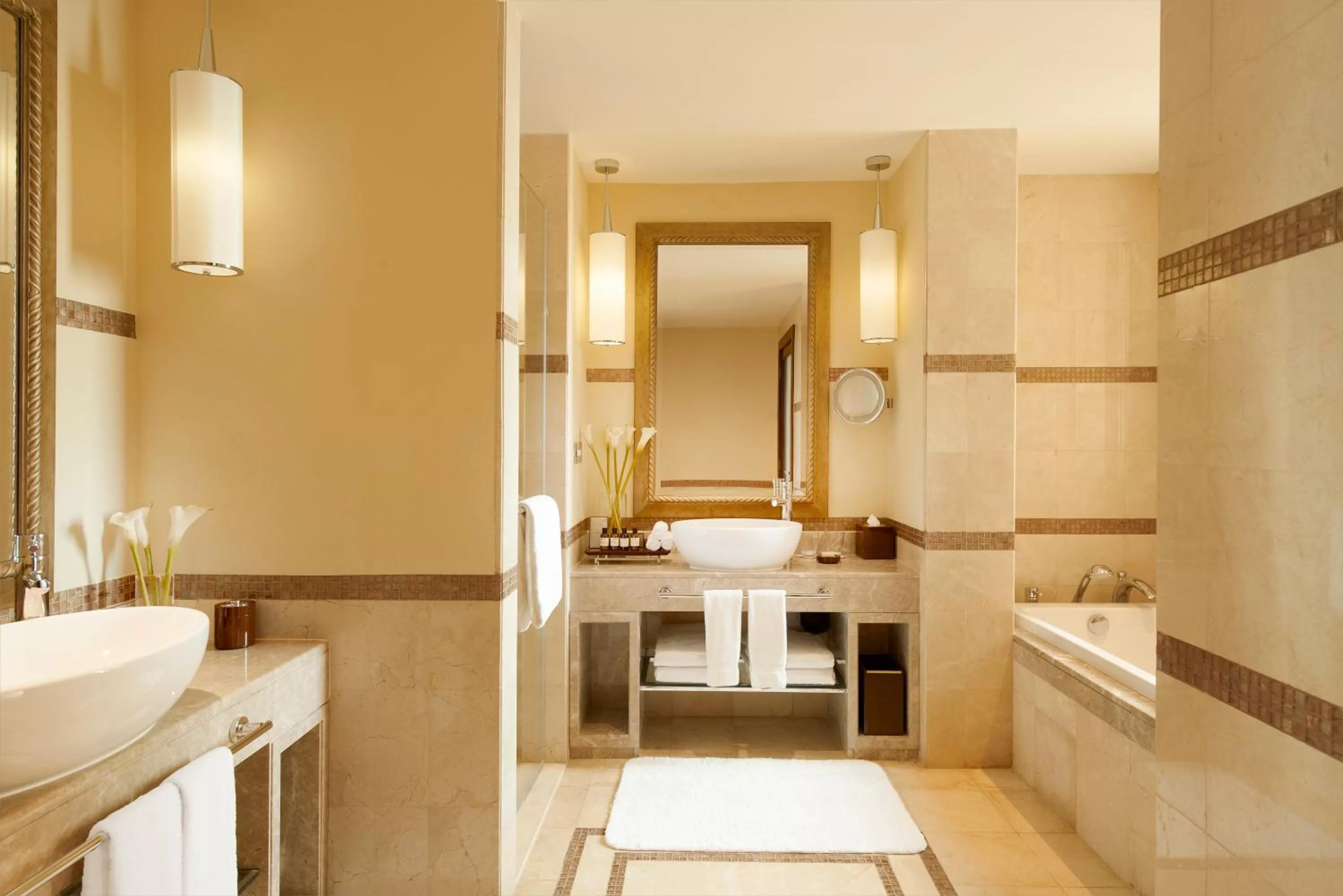 Shower in Fairmont The Palm