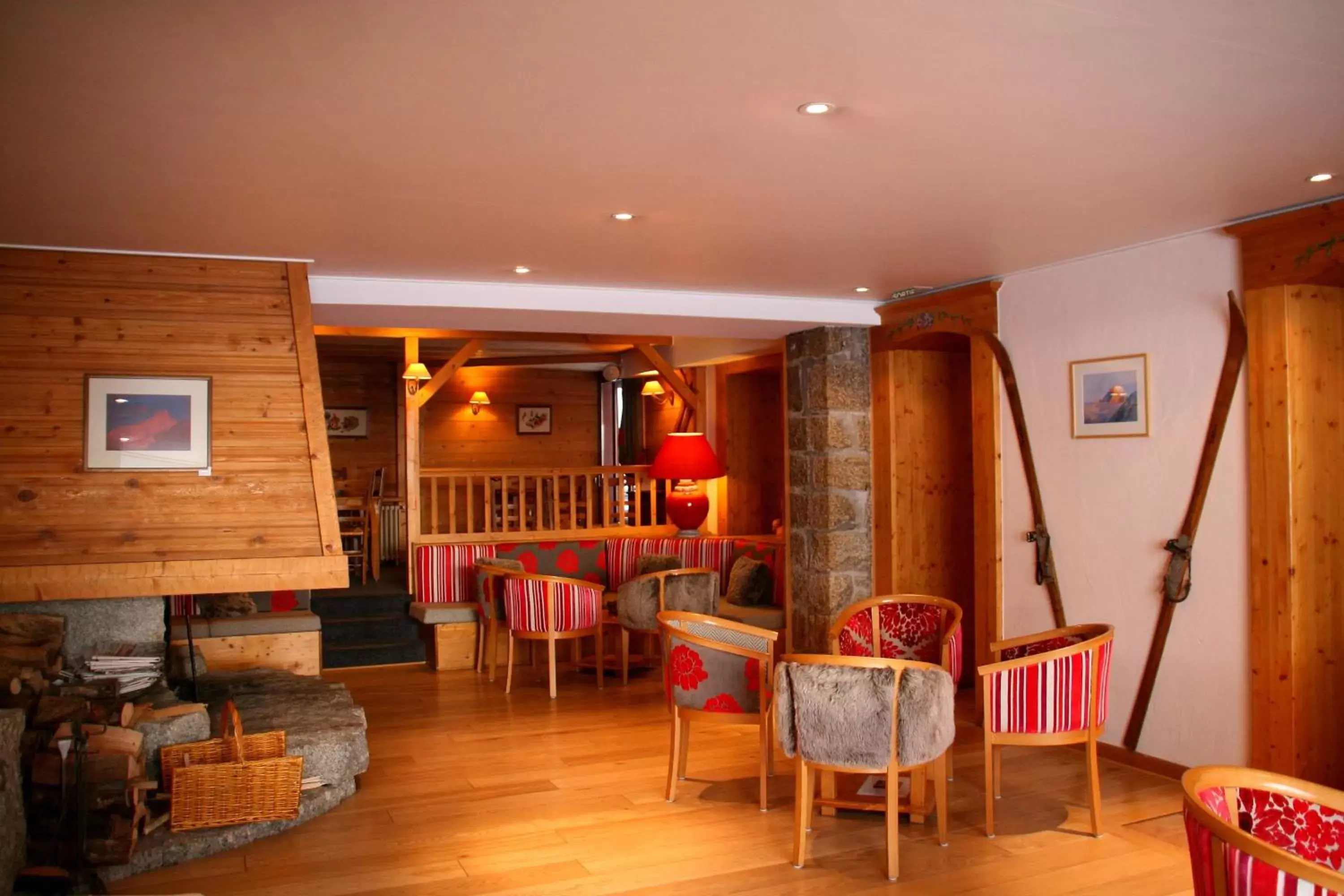 Lounge or bar in Hôtel de L'Arve by HappyCulture