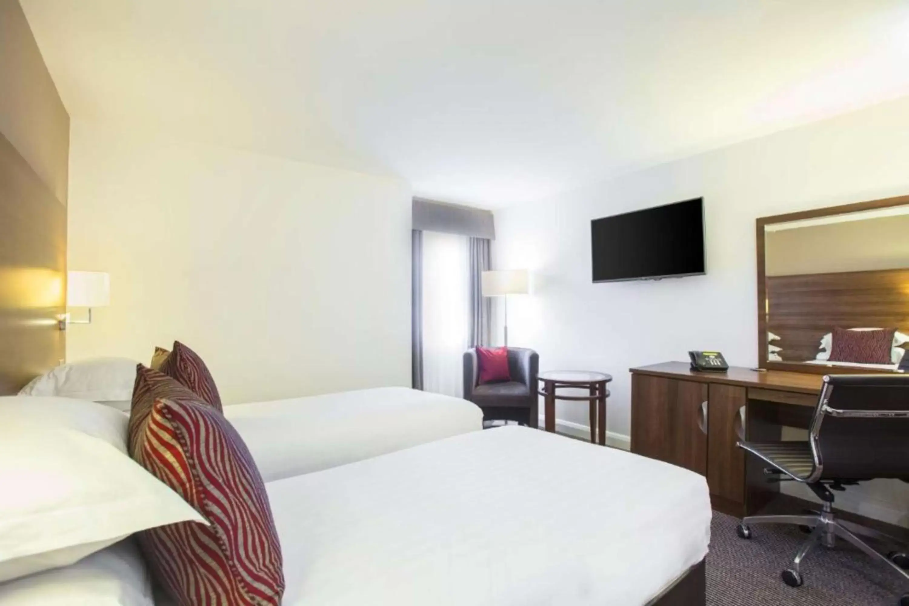 Bedroom, TV/Entertainment Center in DoubleTree by Hilton Chester