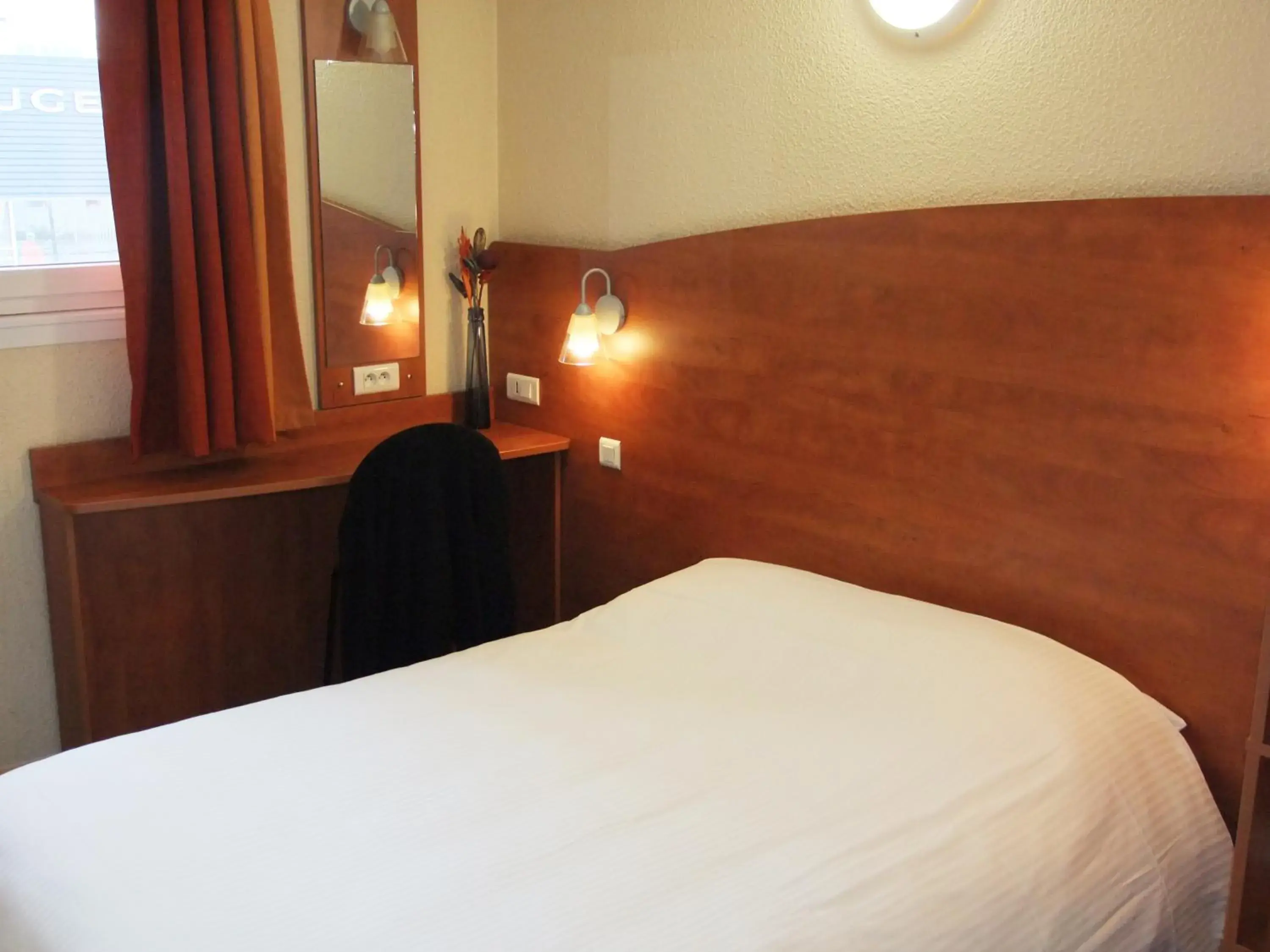 Bed in Adams Hotel