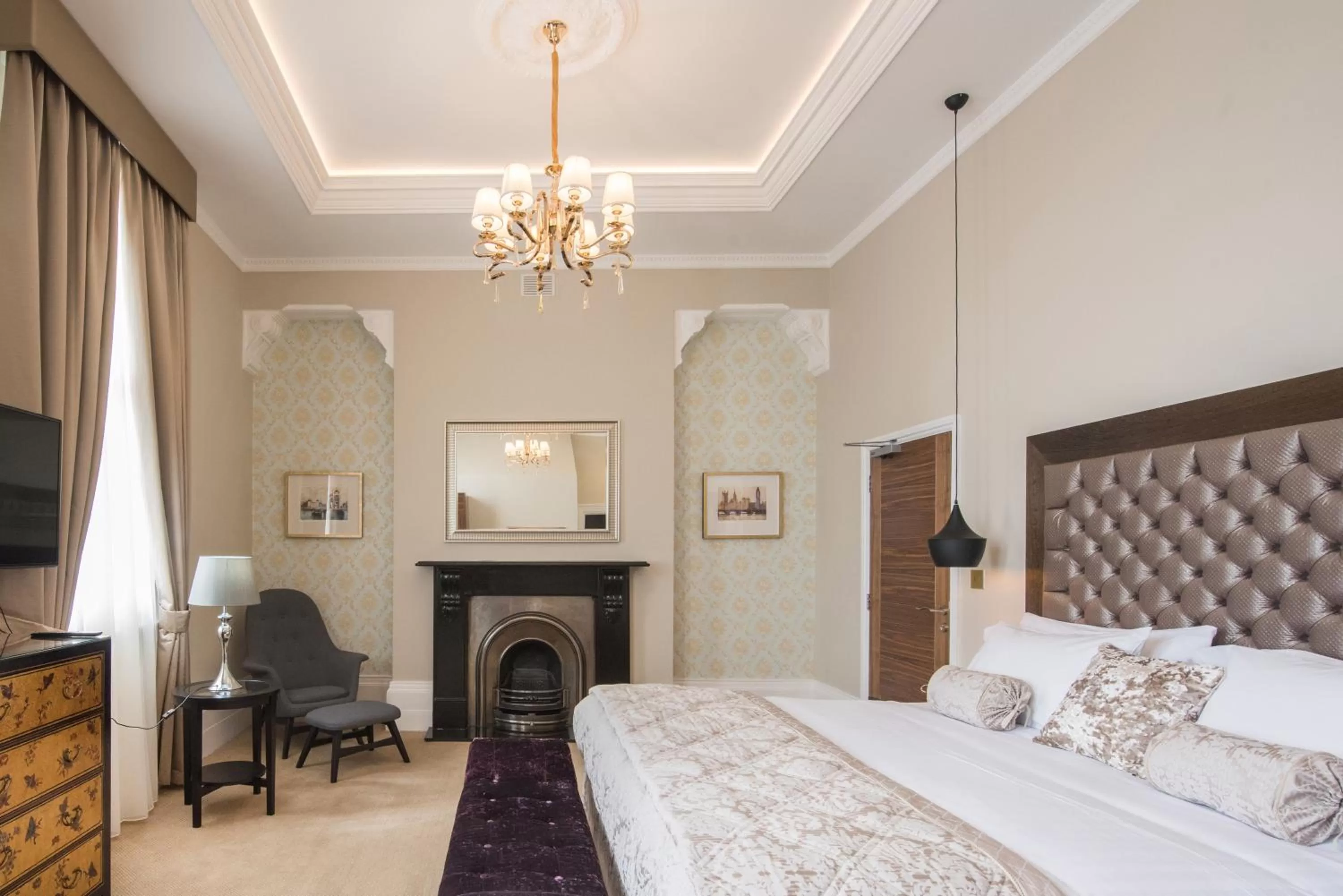 Patio, Bed in The Lansbury Heritage Hotel By Sunday - Canary Wharf London