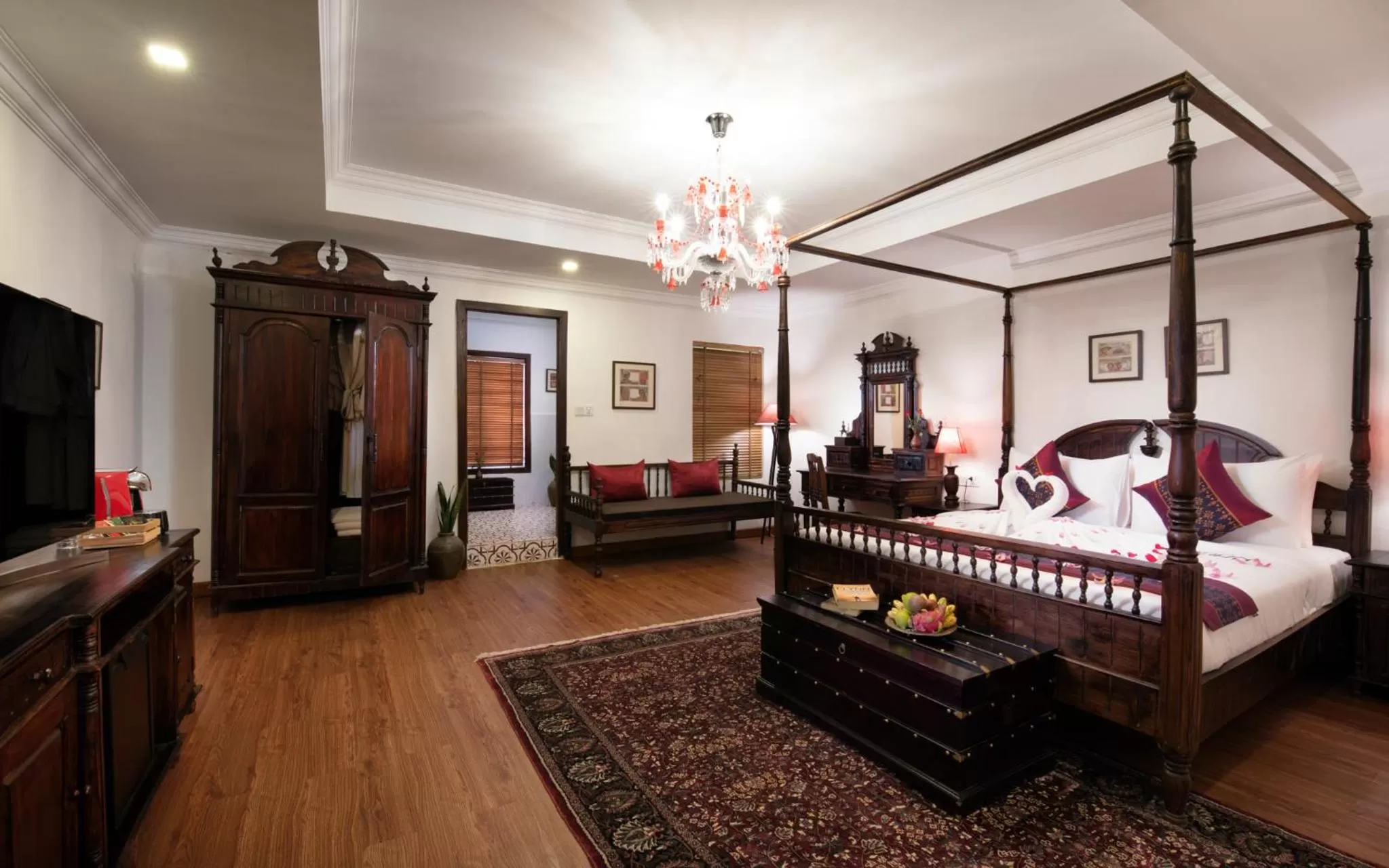 Decorative detail in Mane Colonial Classic