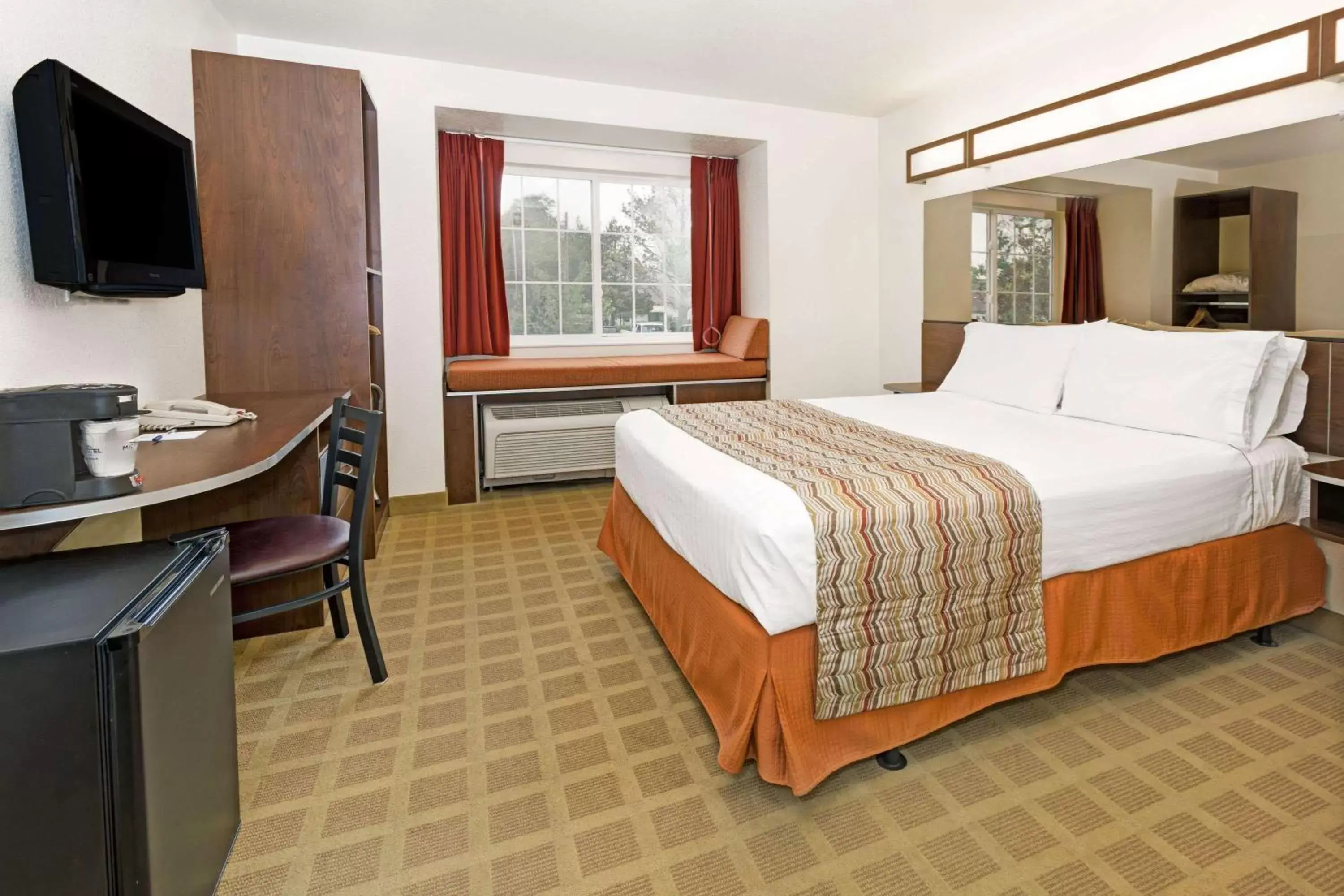 Photo of the whole room, Bed in Microtel Inn & Suites Cheyenne