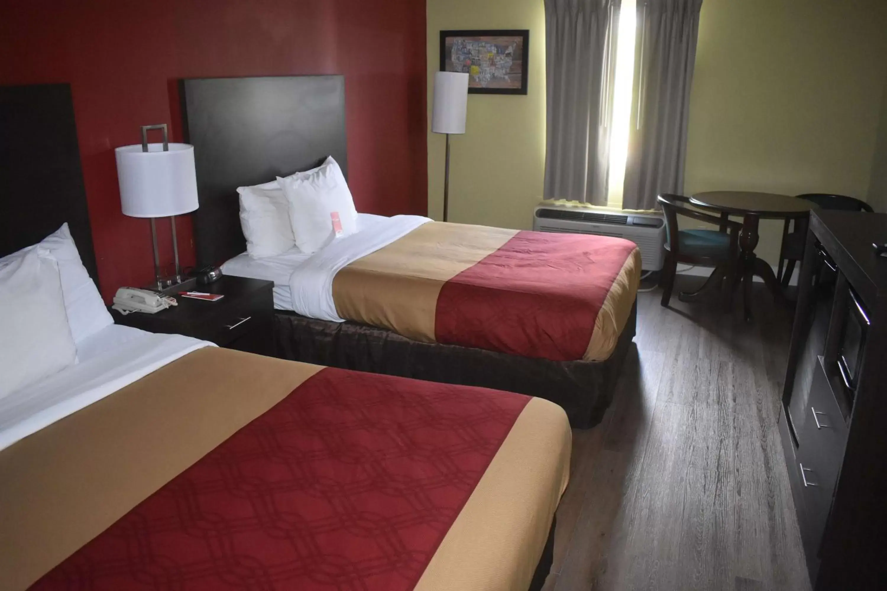 Bed in SureStay Hotel by Best Western Brunswick