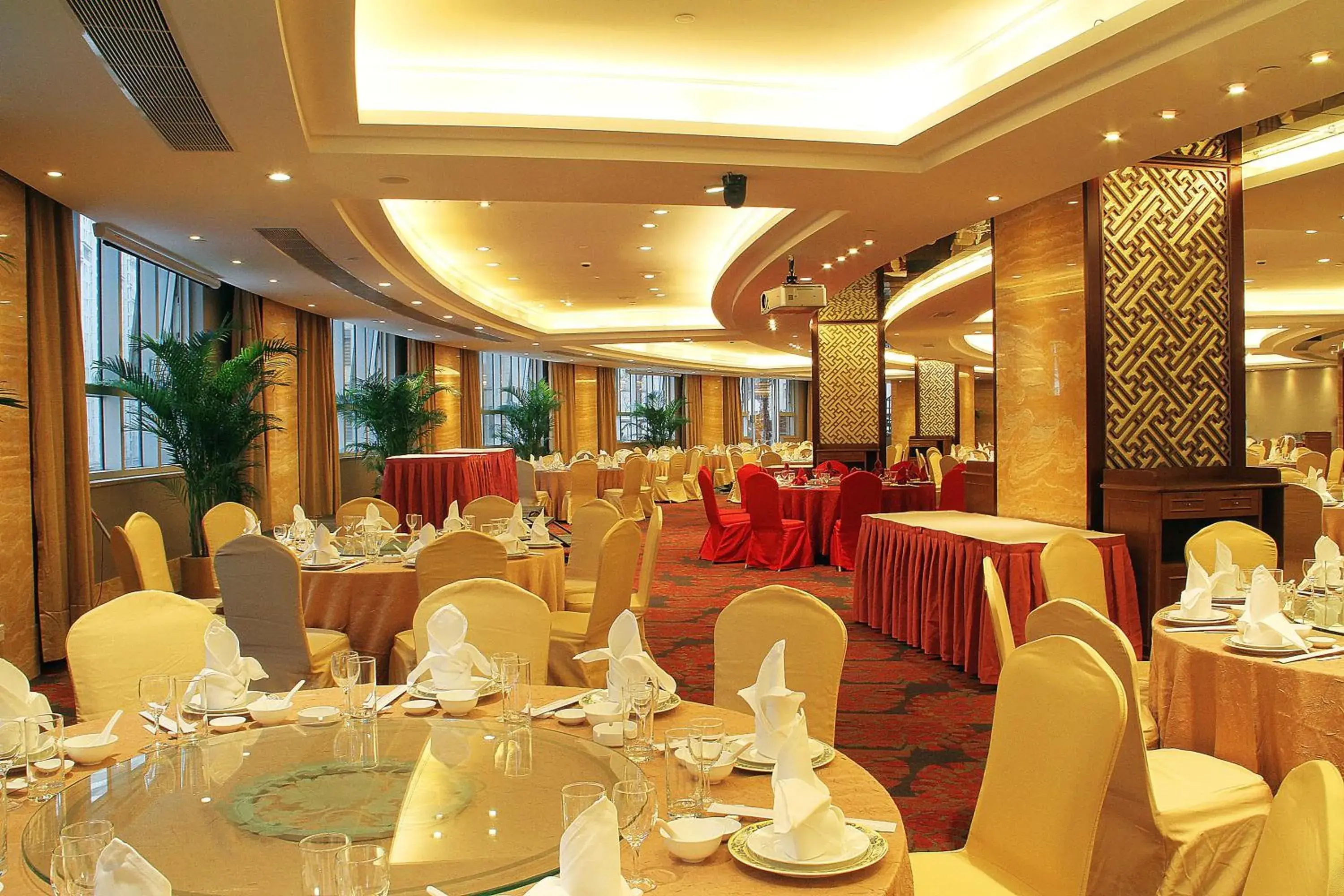 Restaurant/places to eat, Banquet Facilities in Central Hotel